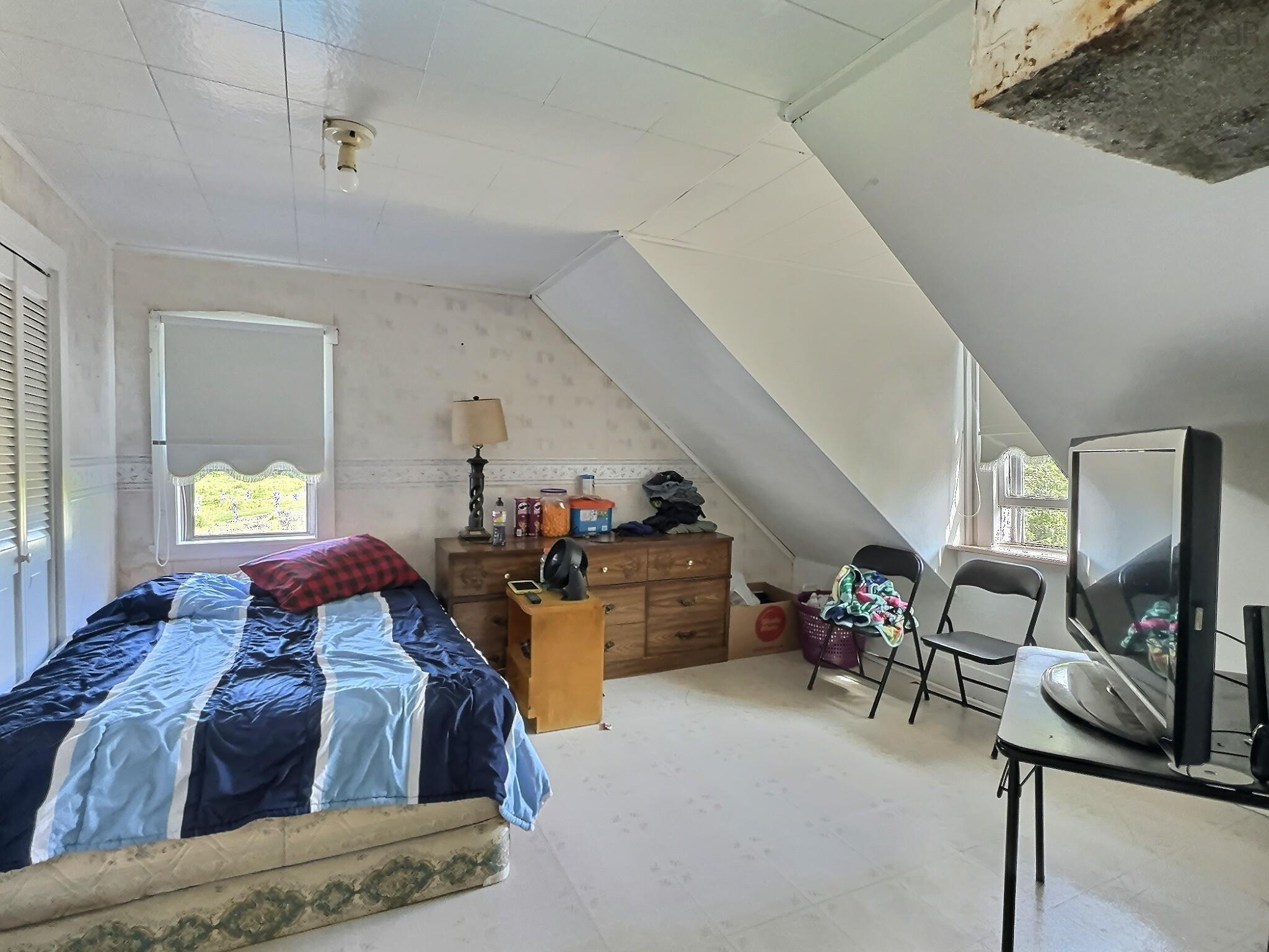 $199,000.00: 5588 204 Highway, Oxford