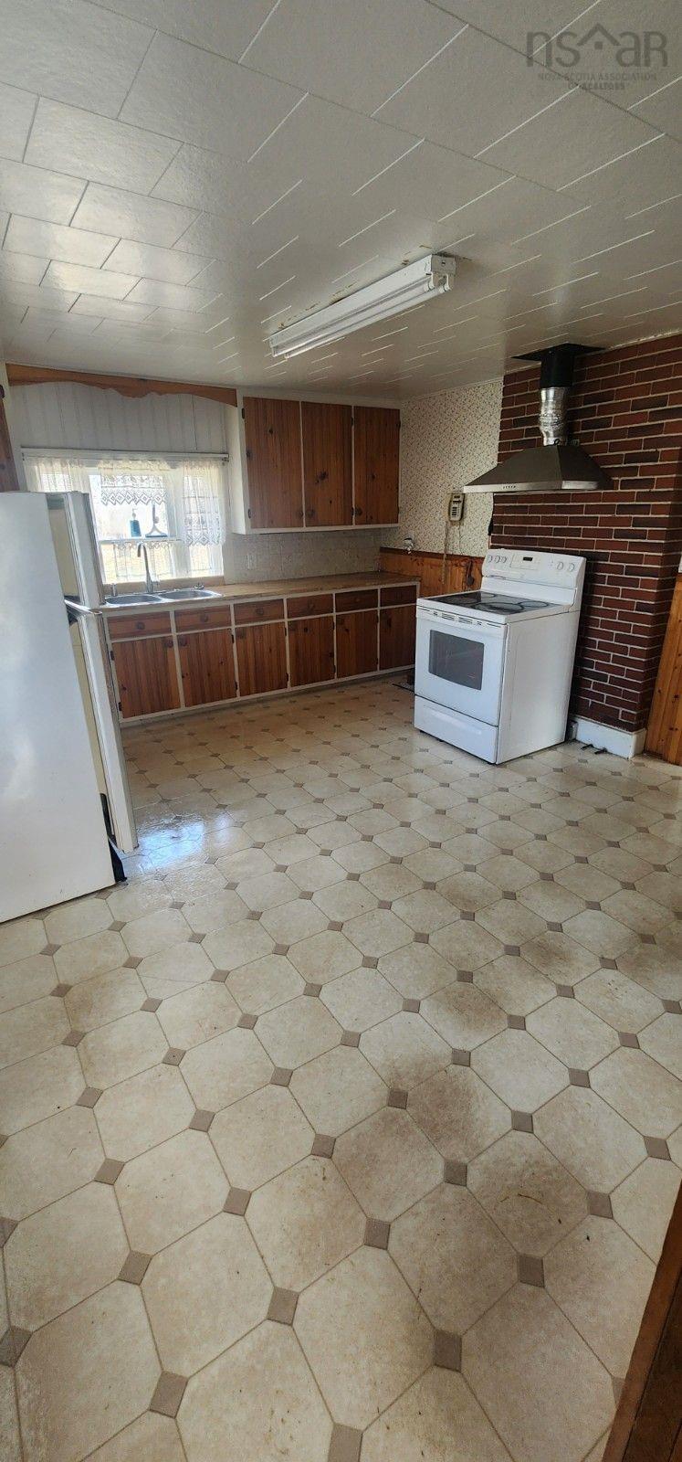 $199,000.00: 5588 204 Highway, Oxford