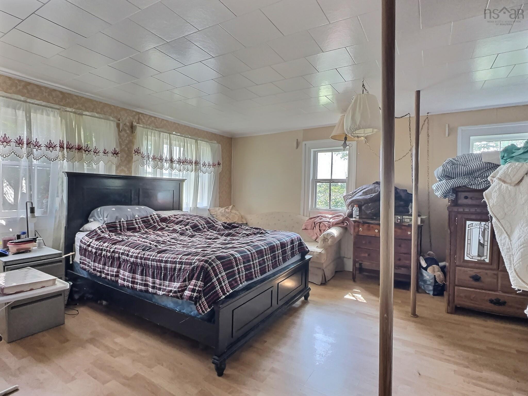 $199,000.00: 5588 204 Highway, Oxford