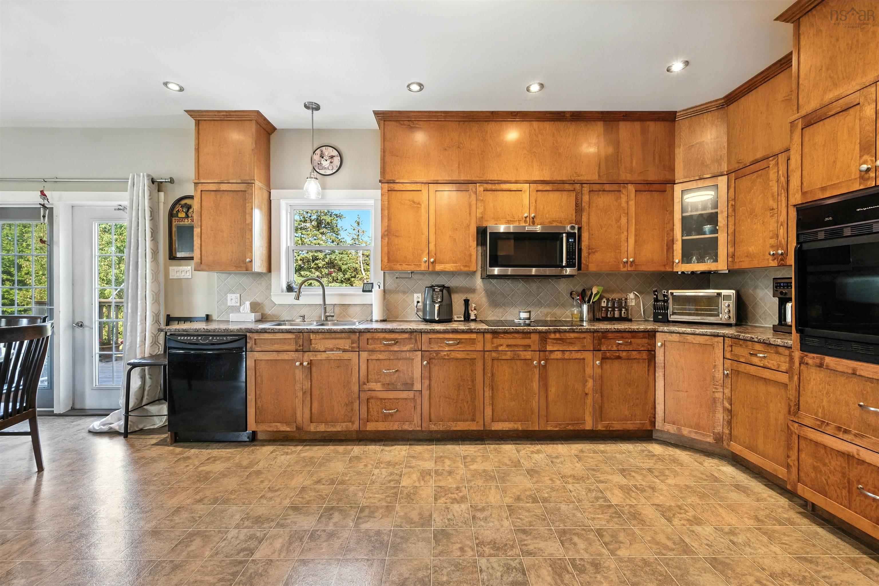 $675,000.00: 754 Greenhill Road, Greenhill