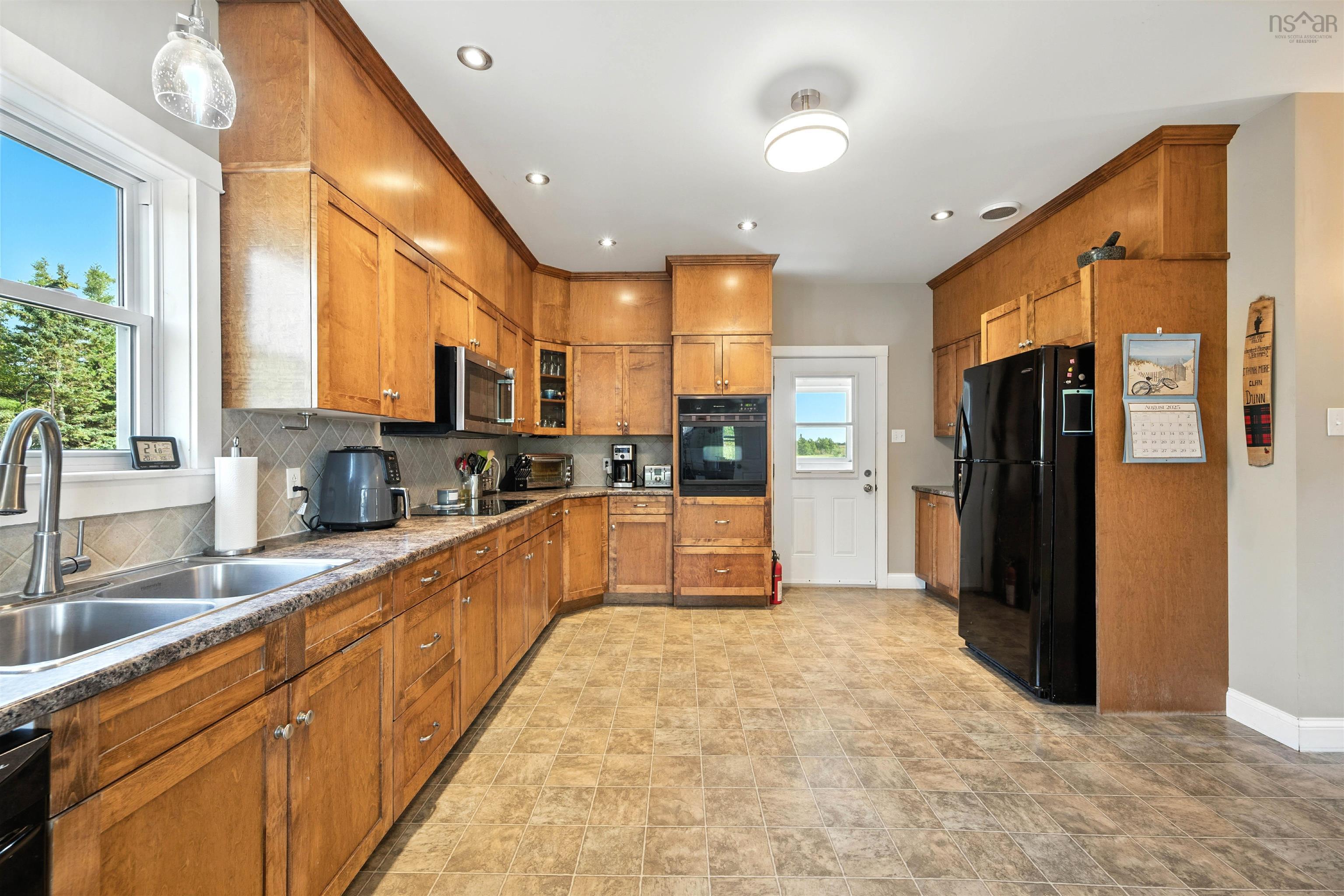 $675,000.00: 754 Greenhill Road, Greenhill