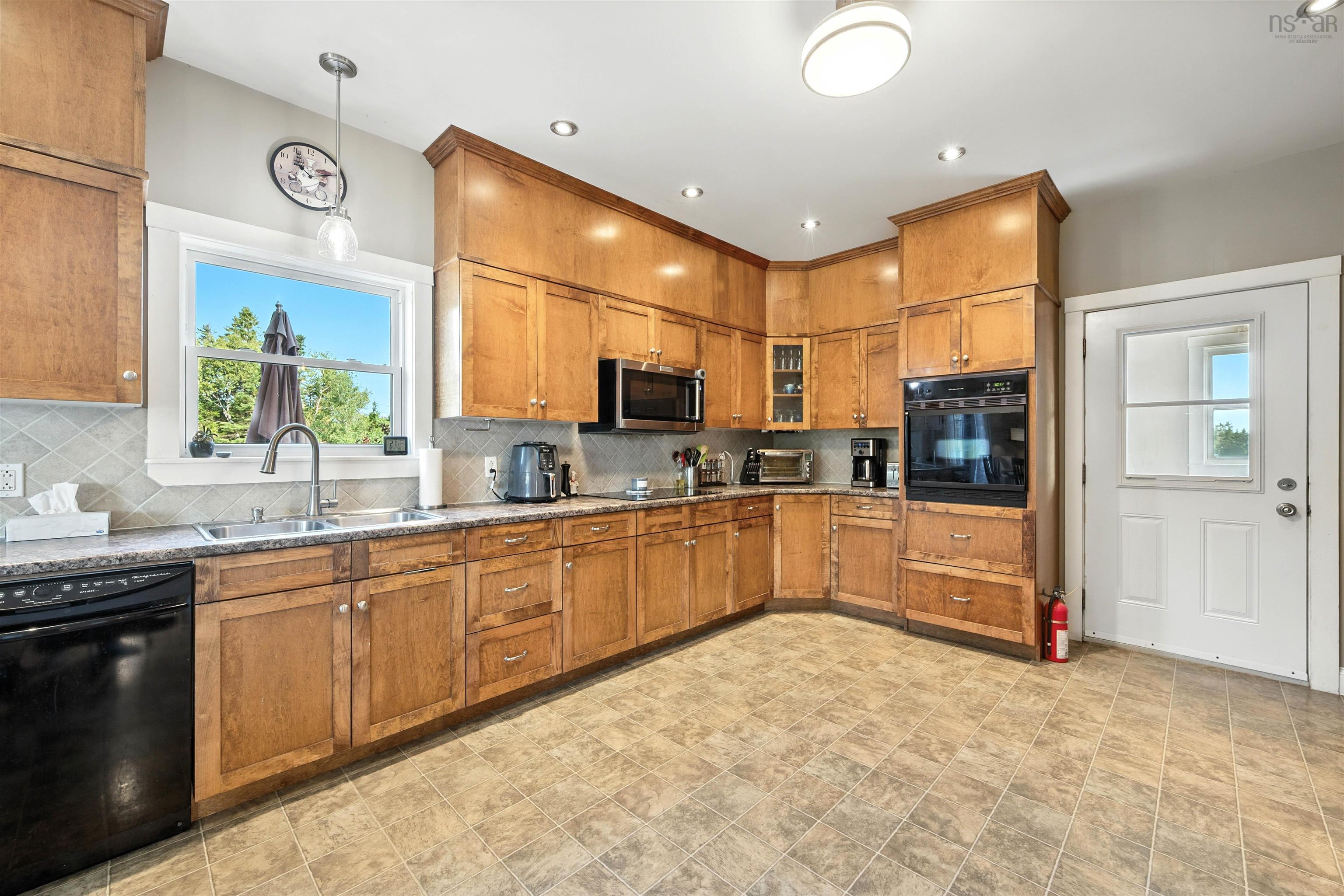 $675,000.00: 754 Greenhill Road, Greenhill