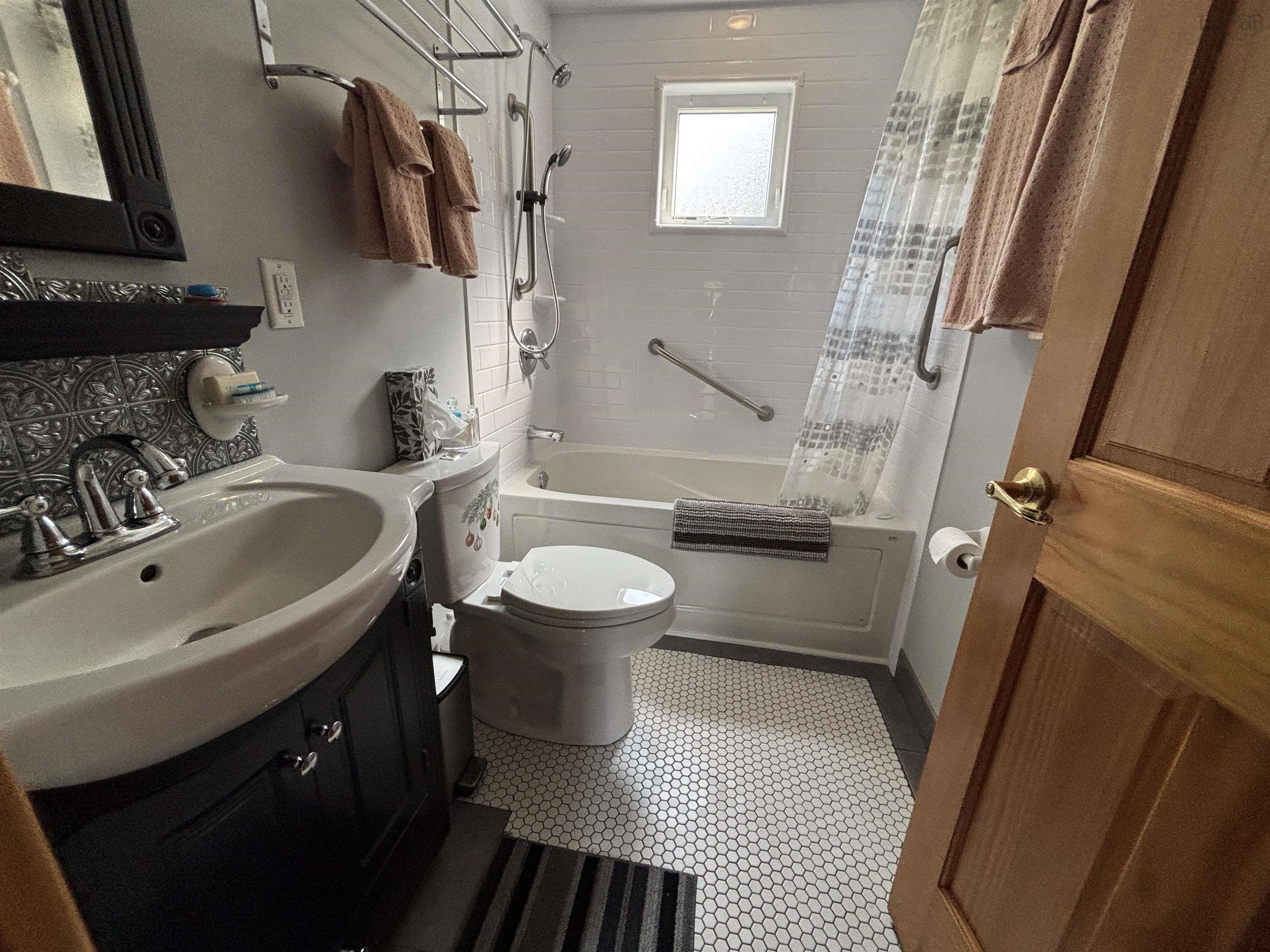 $749,000.00: 69 Thumb Cap Point Road, Labelle