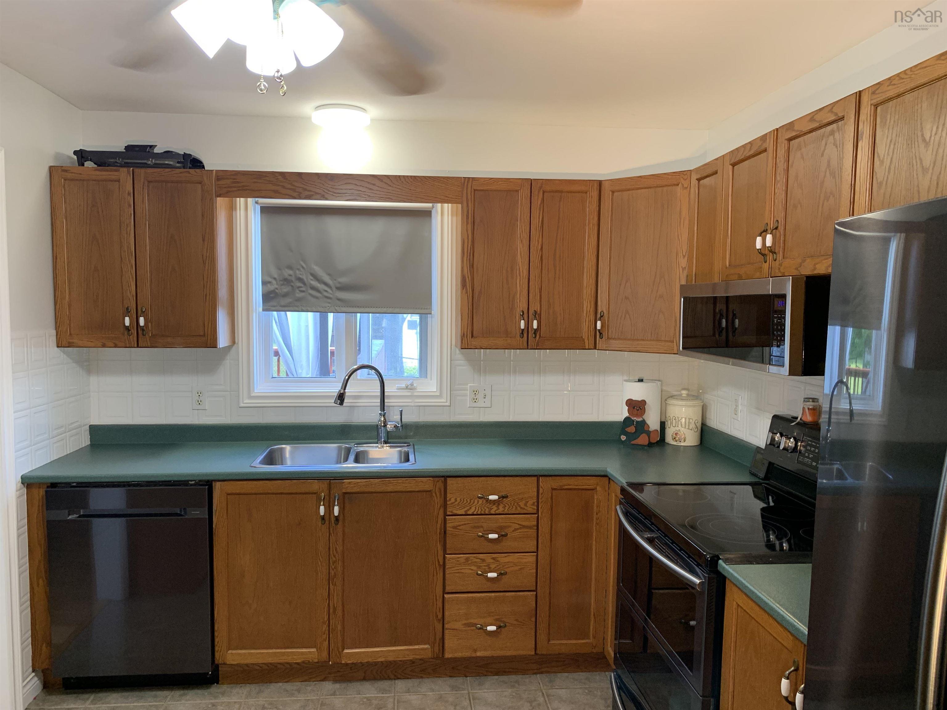 1 Cassandra Drive, Dartmouth, NS (MLS 202522277)