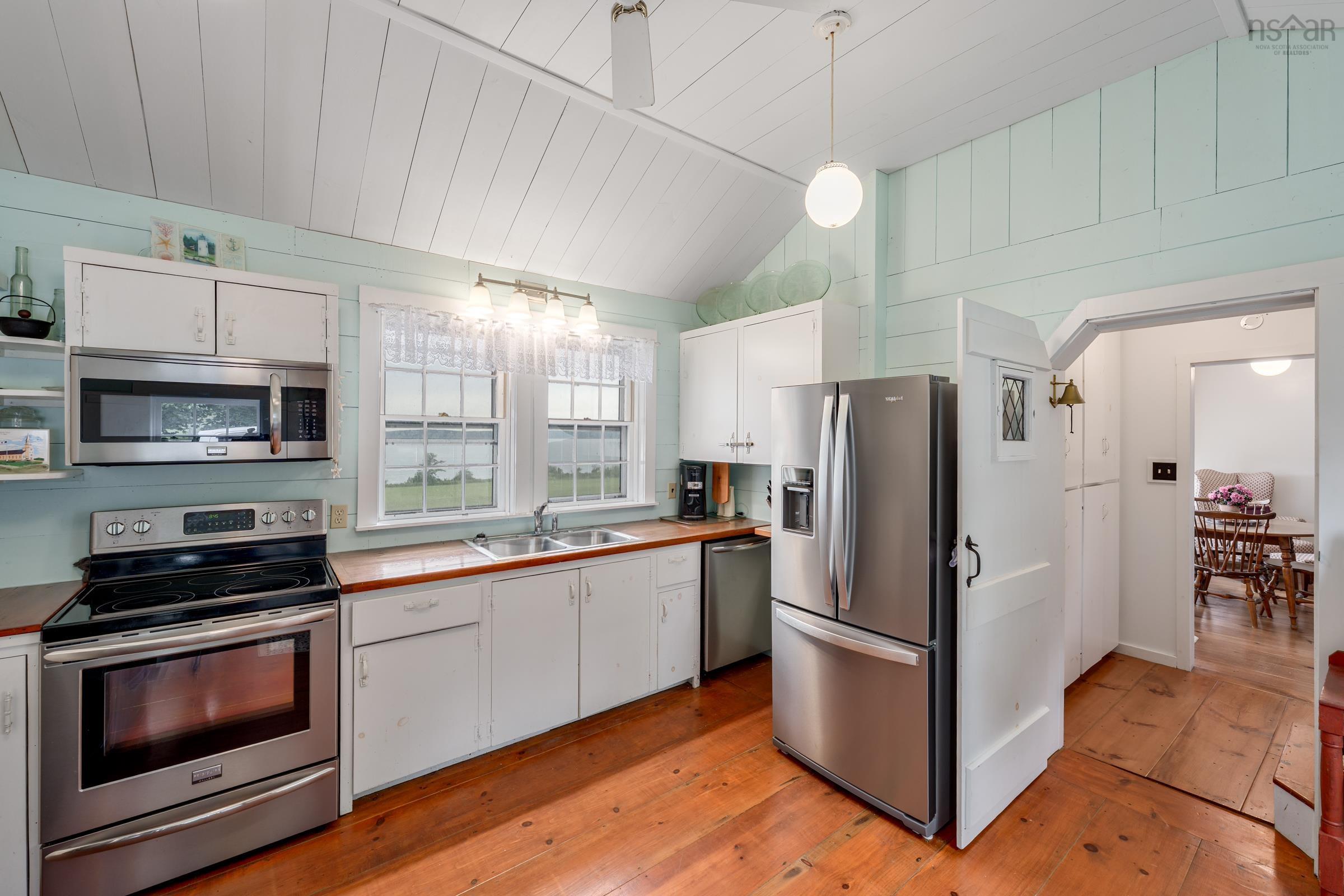 $575,000.00: 7227 Highway 101, Plympton