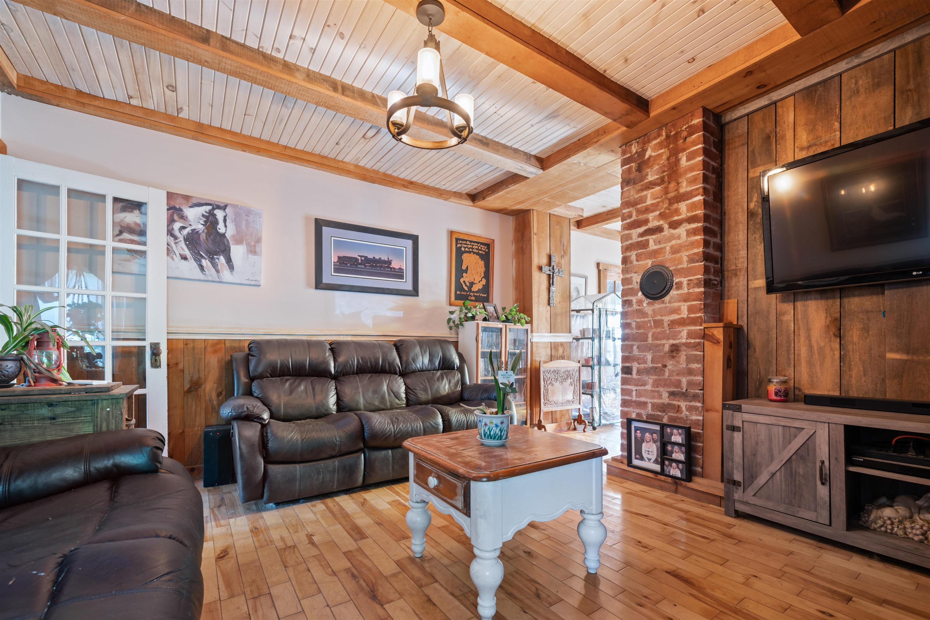 $574,999.00: 187 Highway 302, Southampton