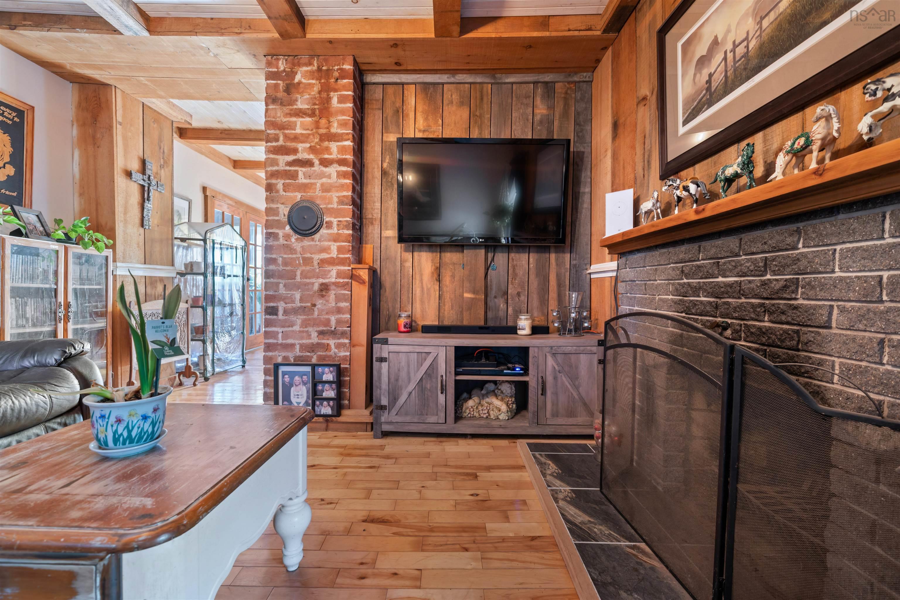 $574,999.00: 187 Highway 302, Southampton