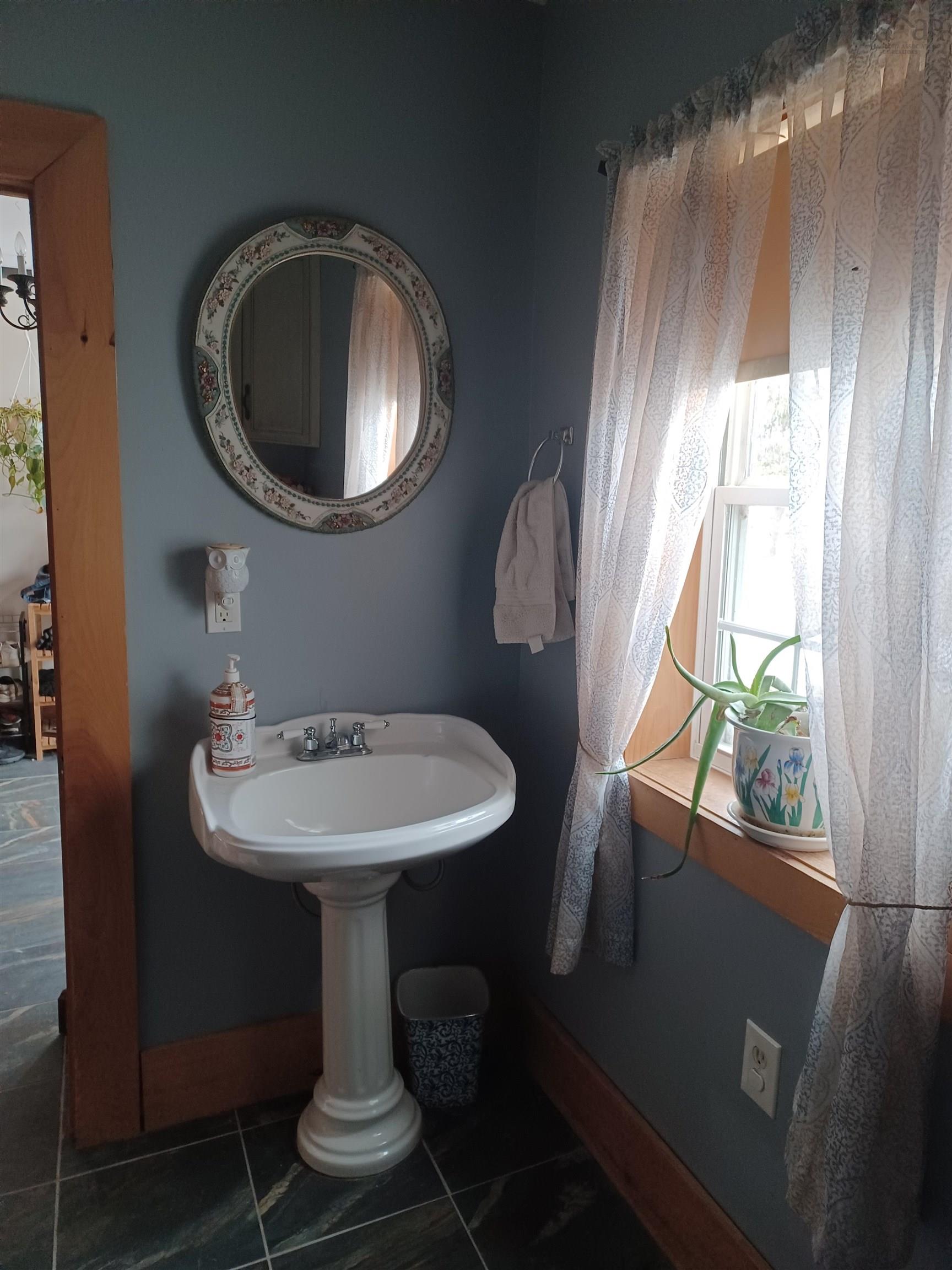 $574,999.00: 187 Highway 302, Southampton