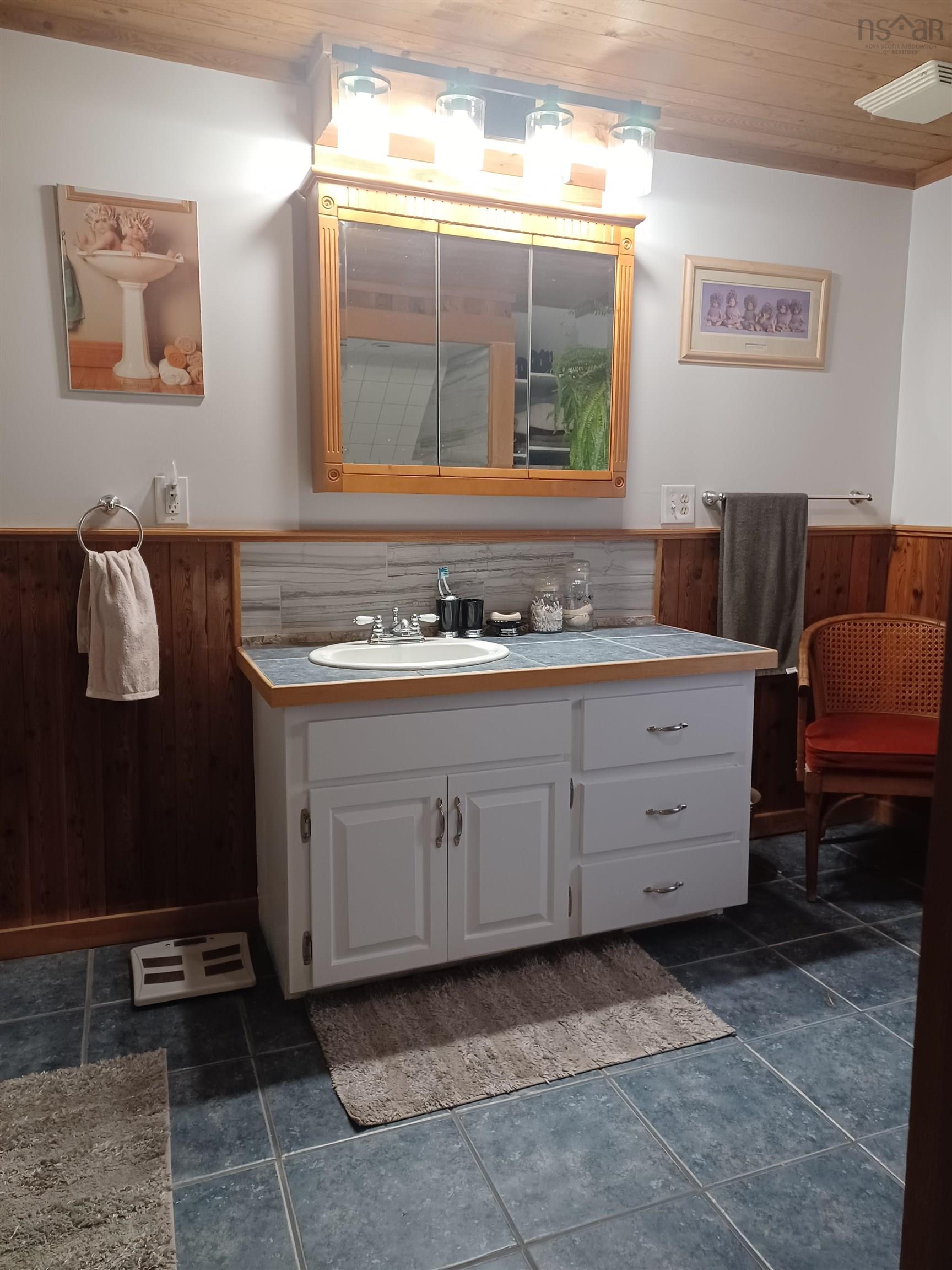 $574,999.00: 187 Highway 302, Southampton