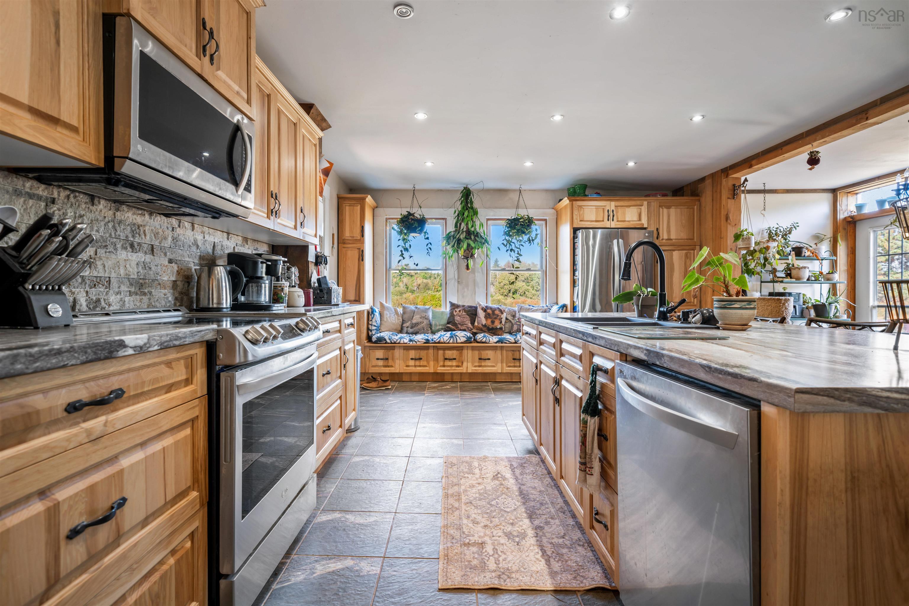 $574,999.00: 187 Highway 302, Southampton