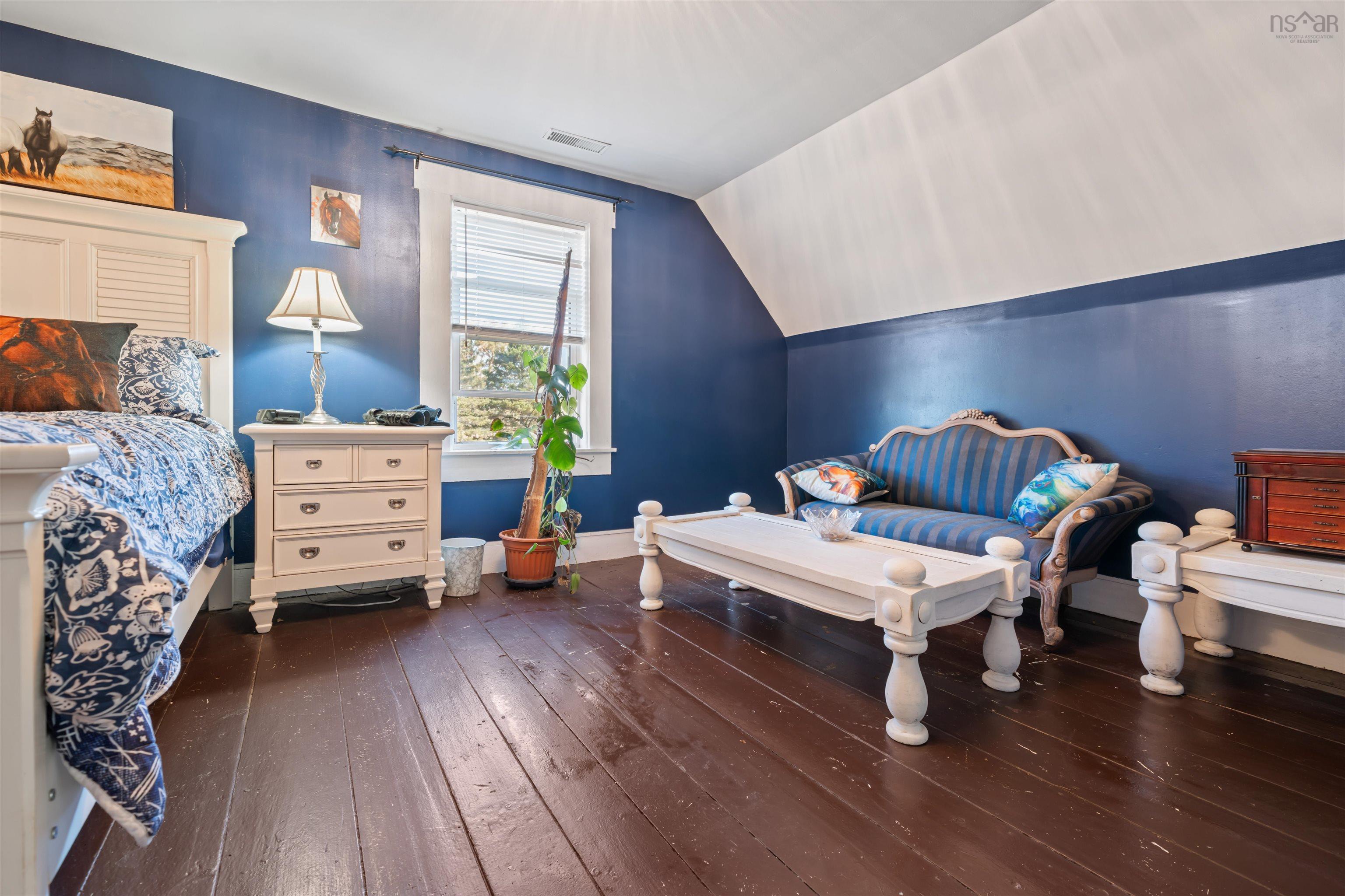 $574,999.00: 187 Highway 302, Southampton