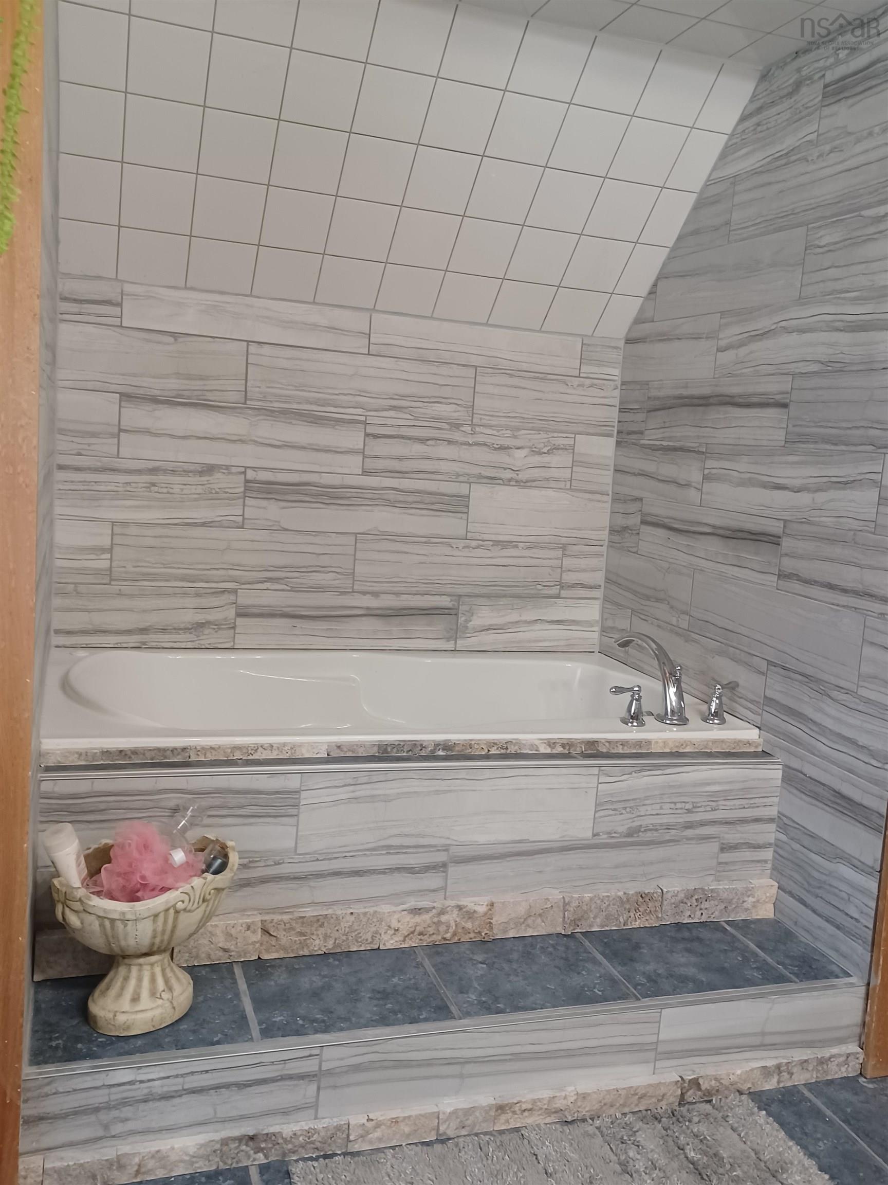 $574,999.00: 187 Highway 302, Southampton