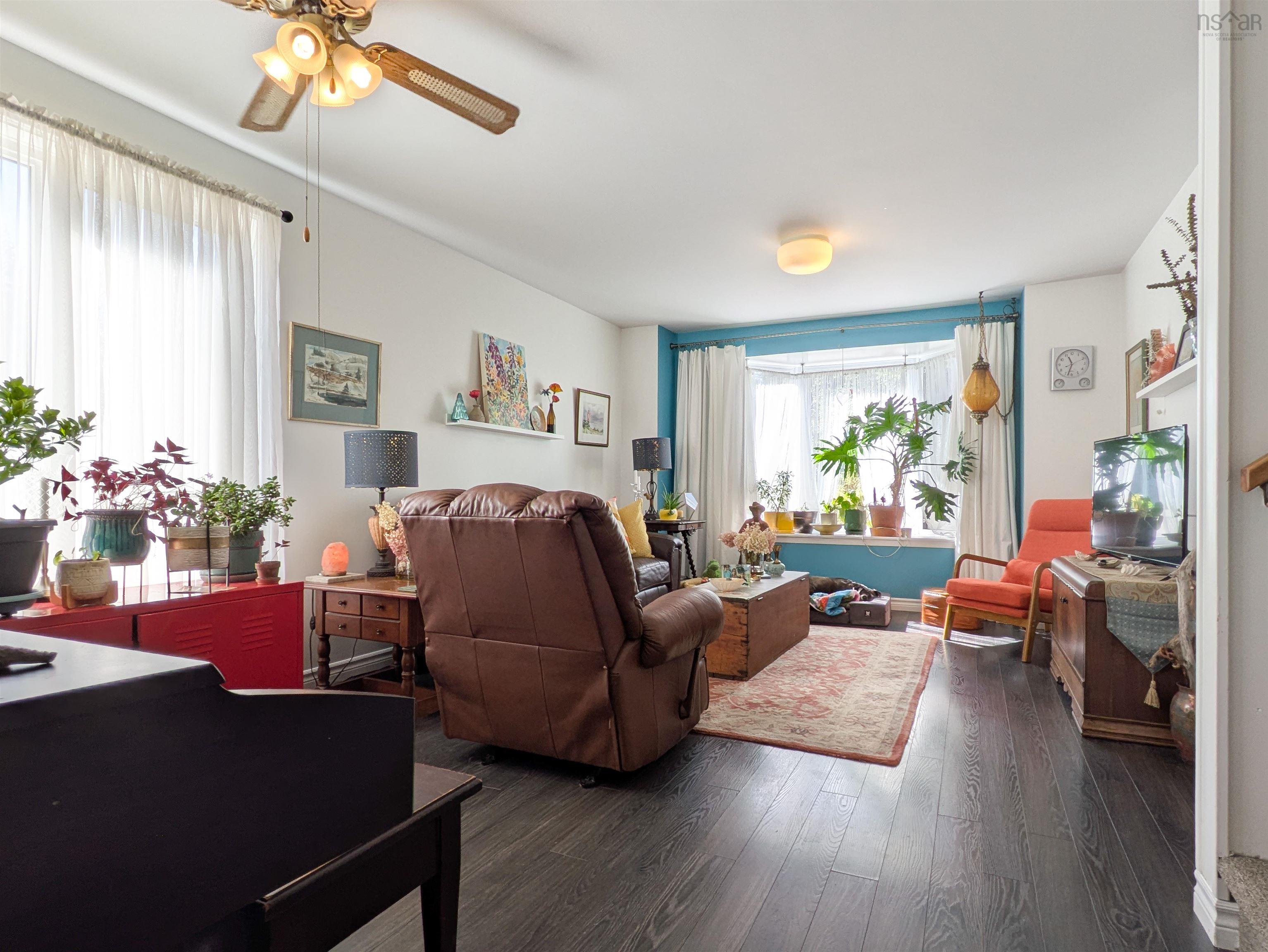 $199,000.00: 544 South Broadway Avenue, Cornwallis Park