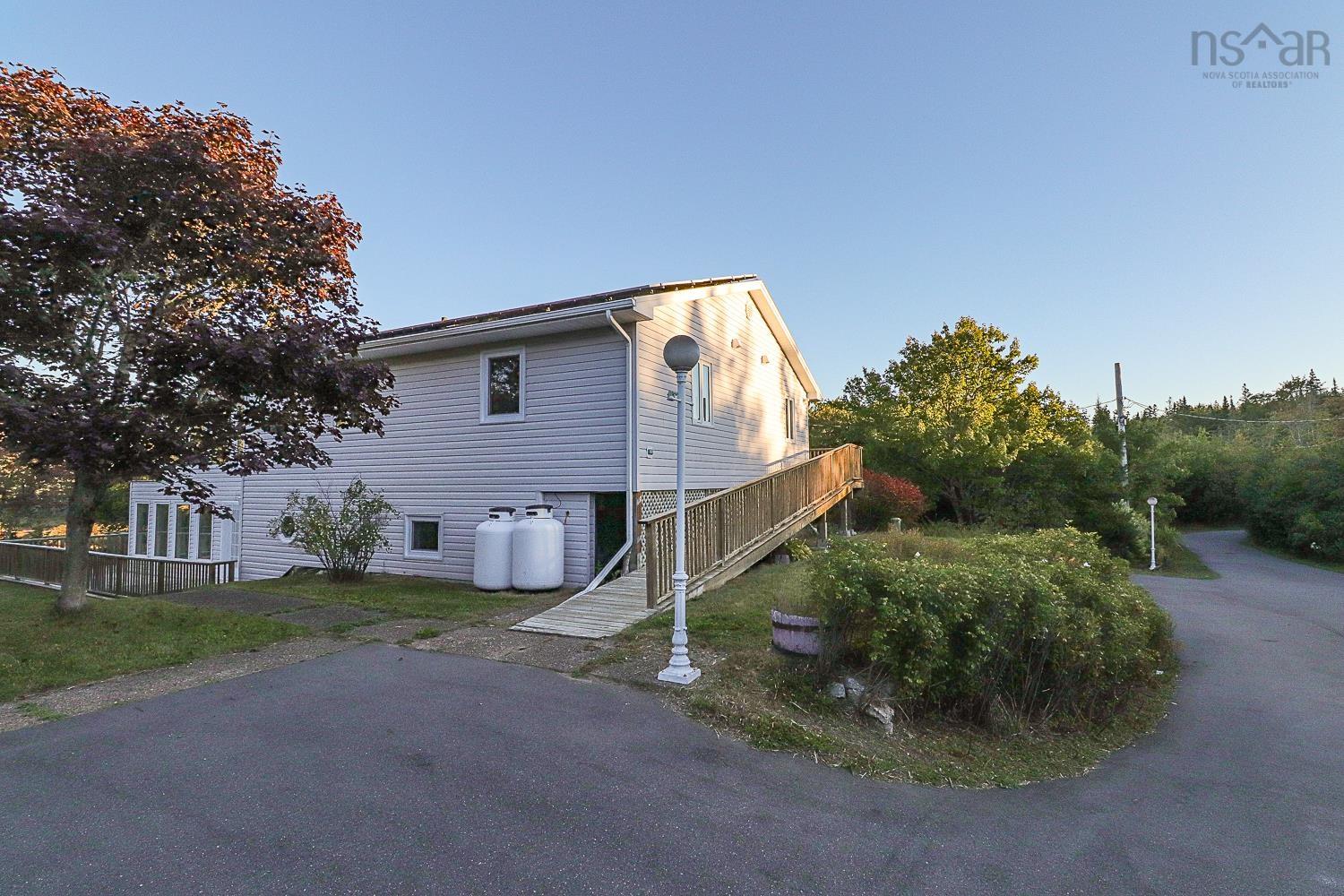 $999,000.00: 80 Stoney Beach Road, Whites Lake