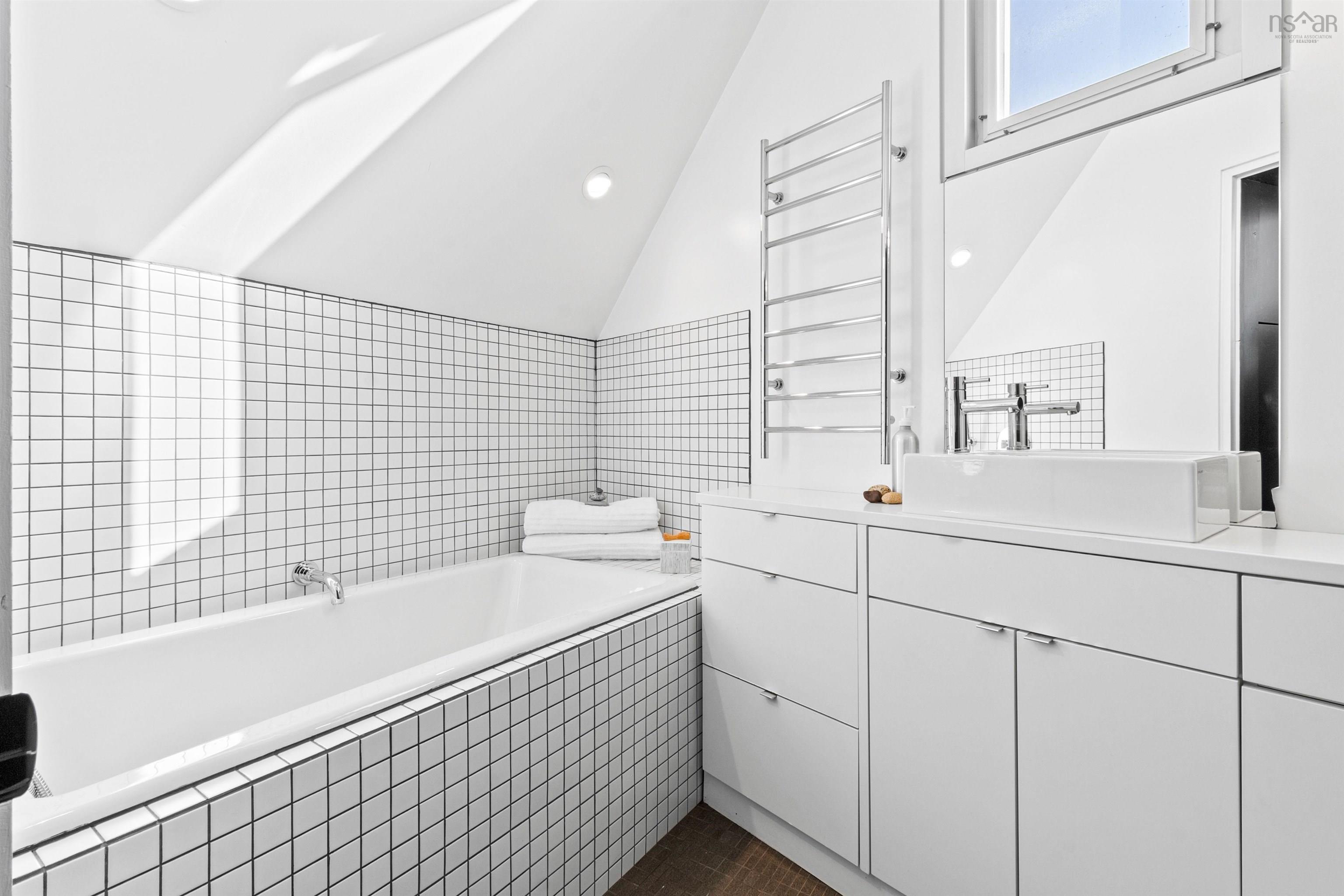 $1,275,000.00: 120 Net Yard Lane, Upper Kingsburg