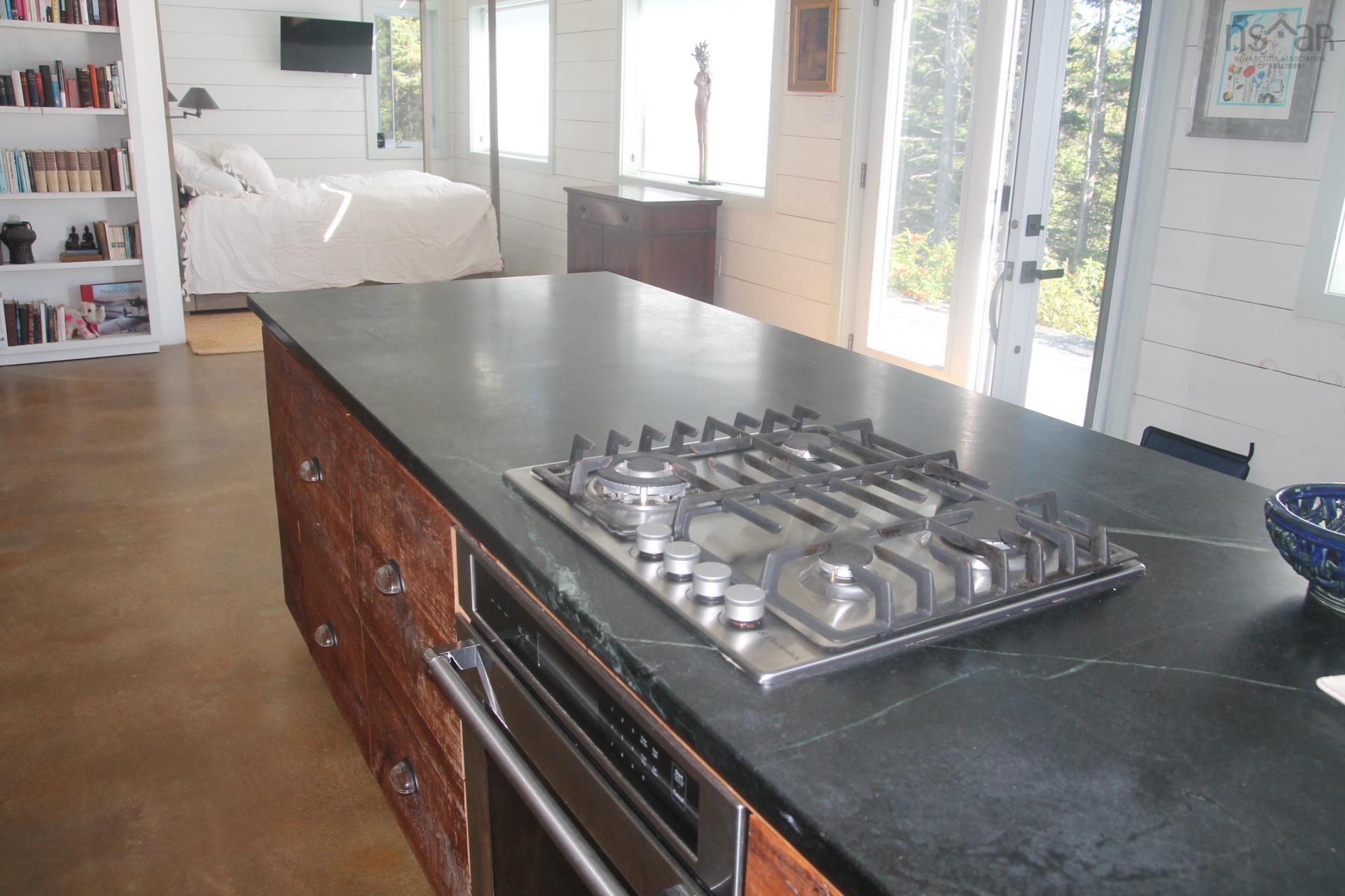 $598,500.00: 405 & 407 New Harbour Road, New Harbour