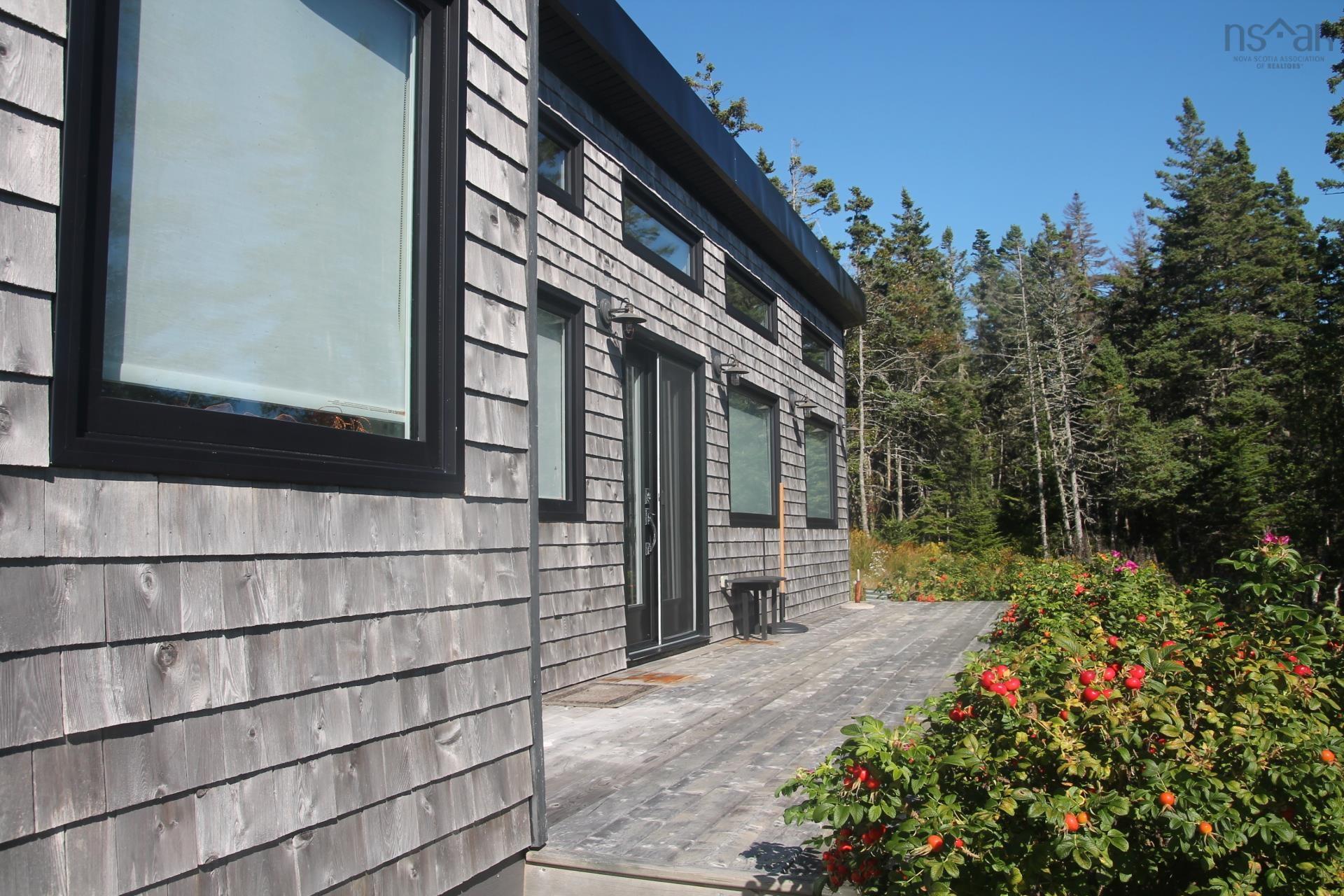 $598,500.00: 405 & 407 New Harbour Road, New Harbour