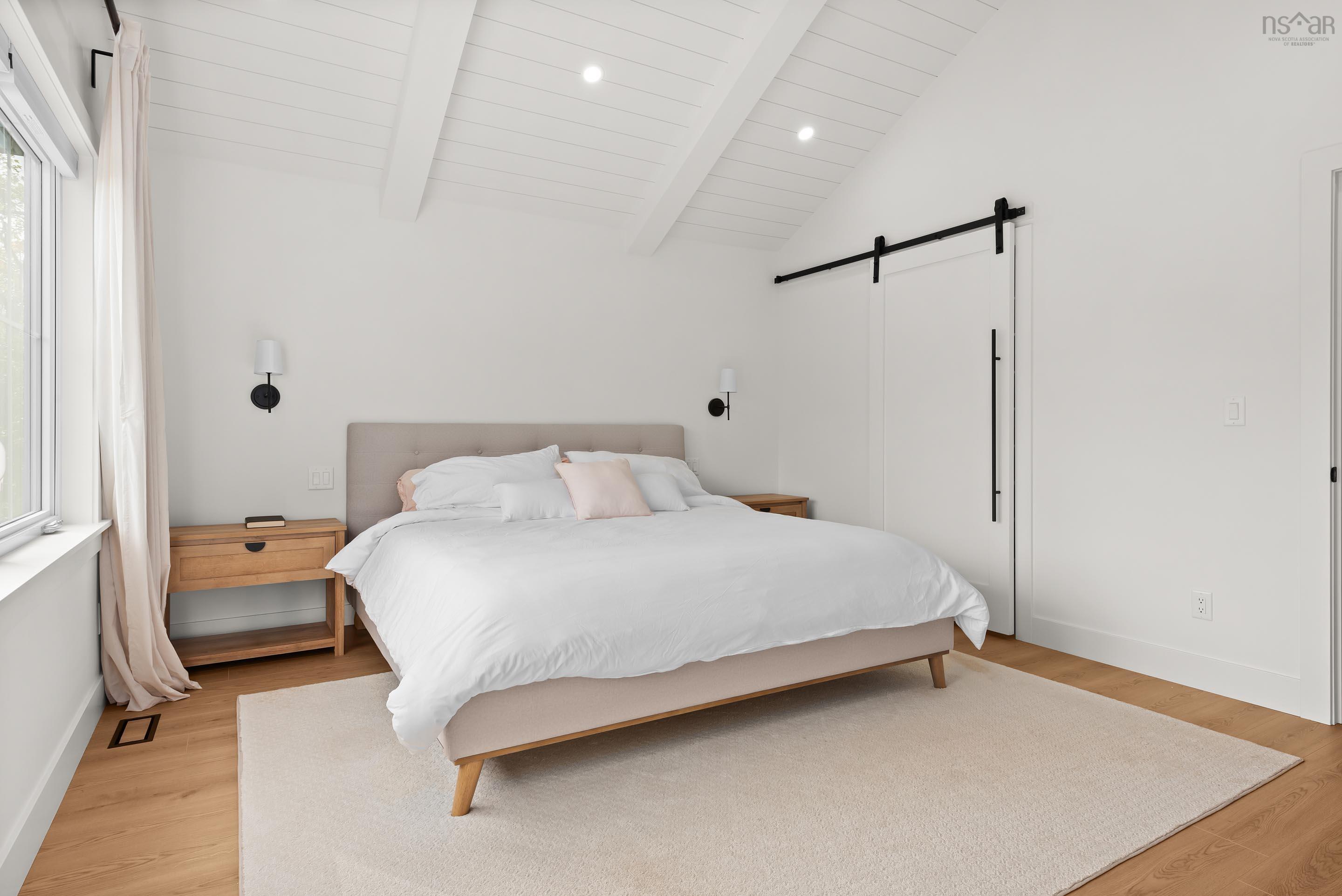 $1,079,900.00: 92 Double Lane, Oakfield