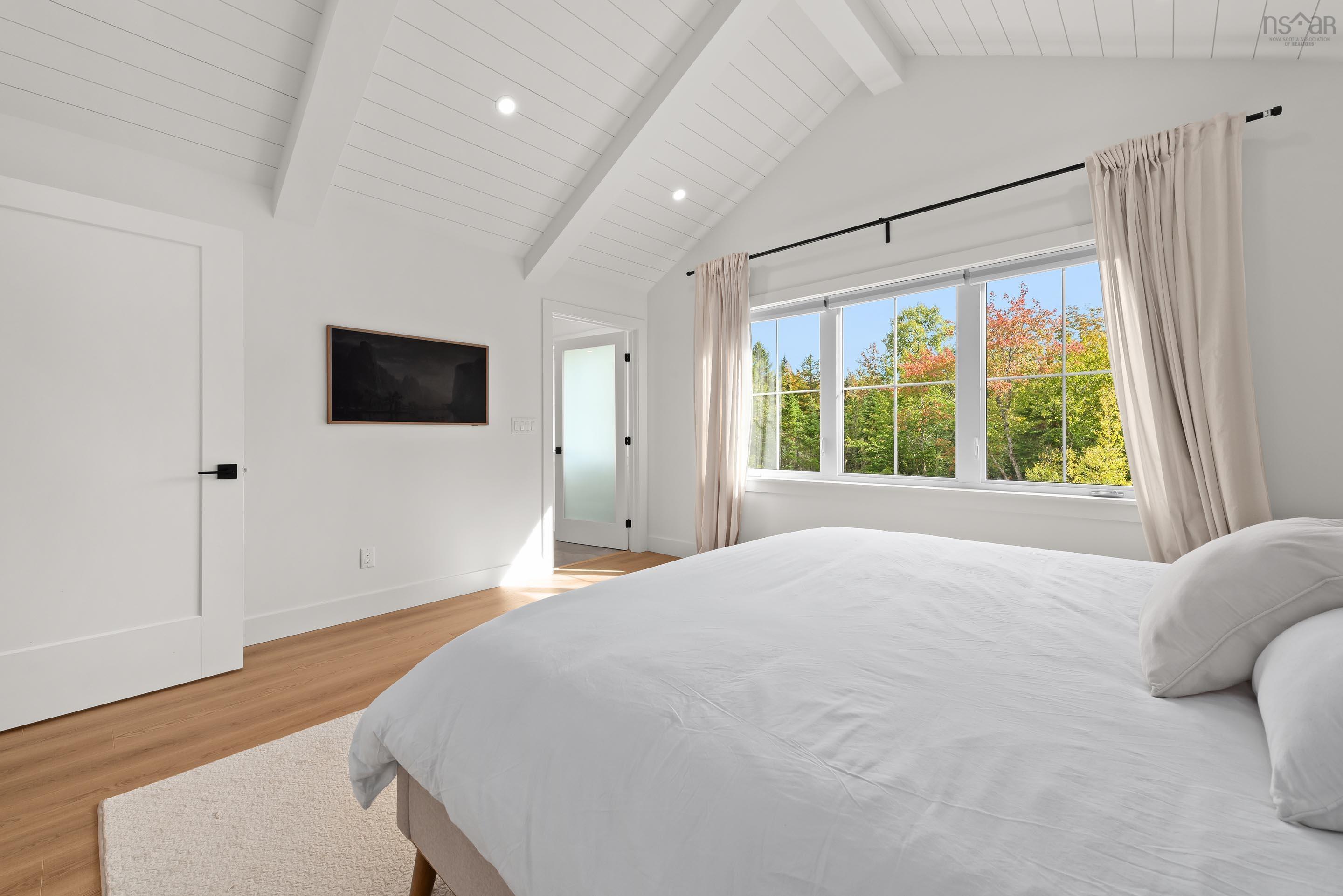 $1,079,900.00: 92 Double Lane, Oakfield