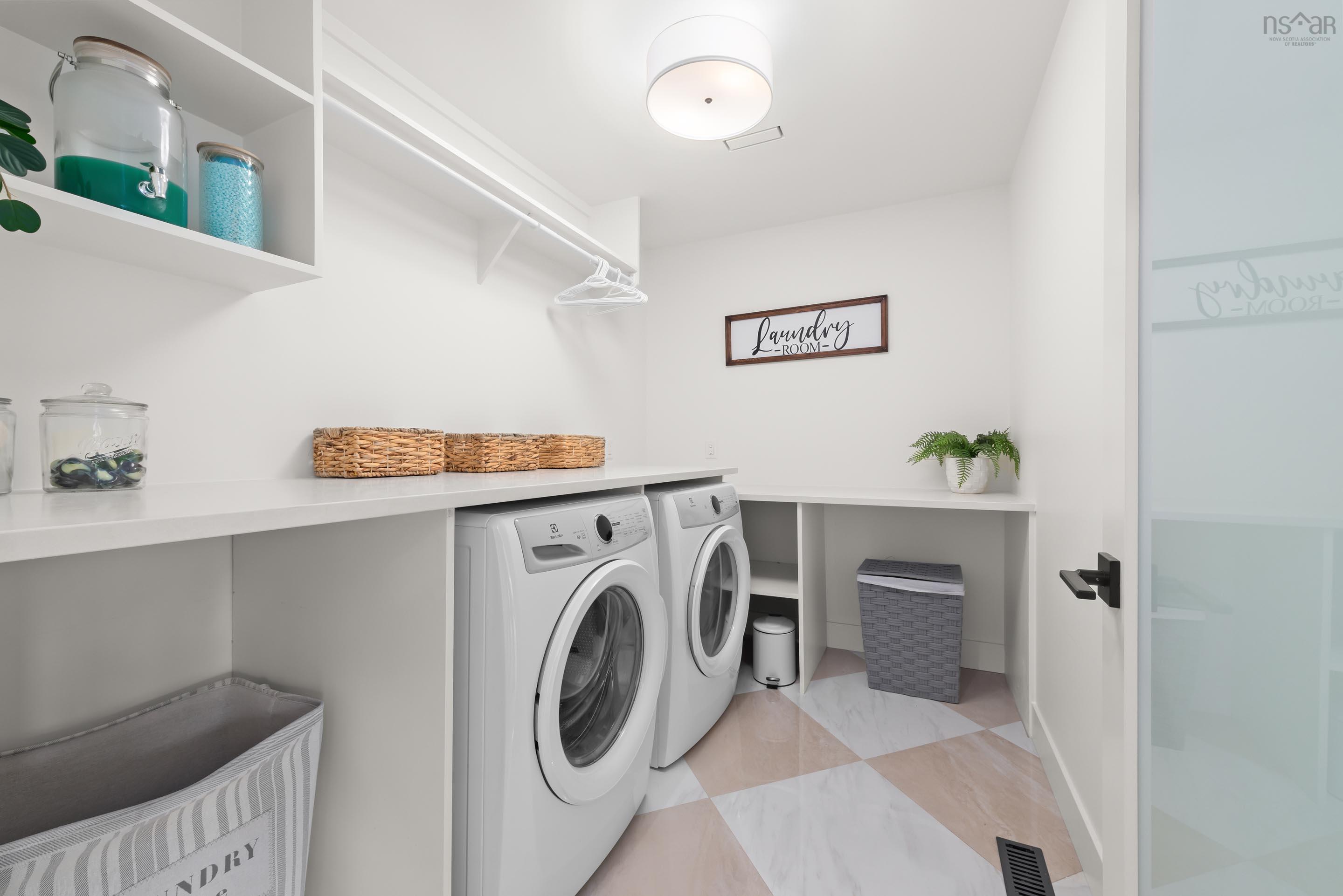 $1,079,900.00: 92 Double Lane, Oakfield