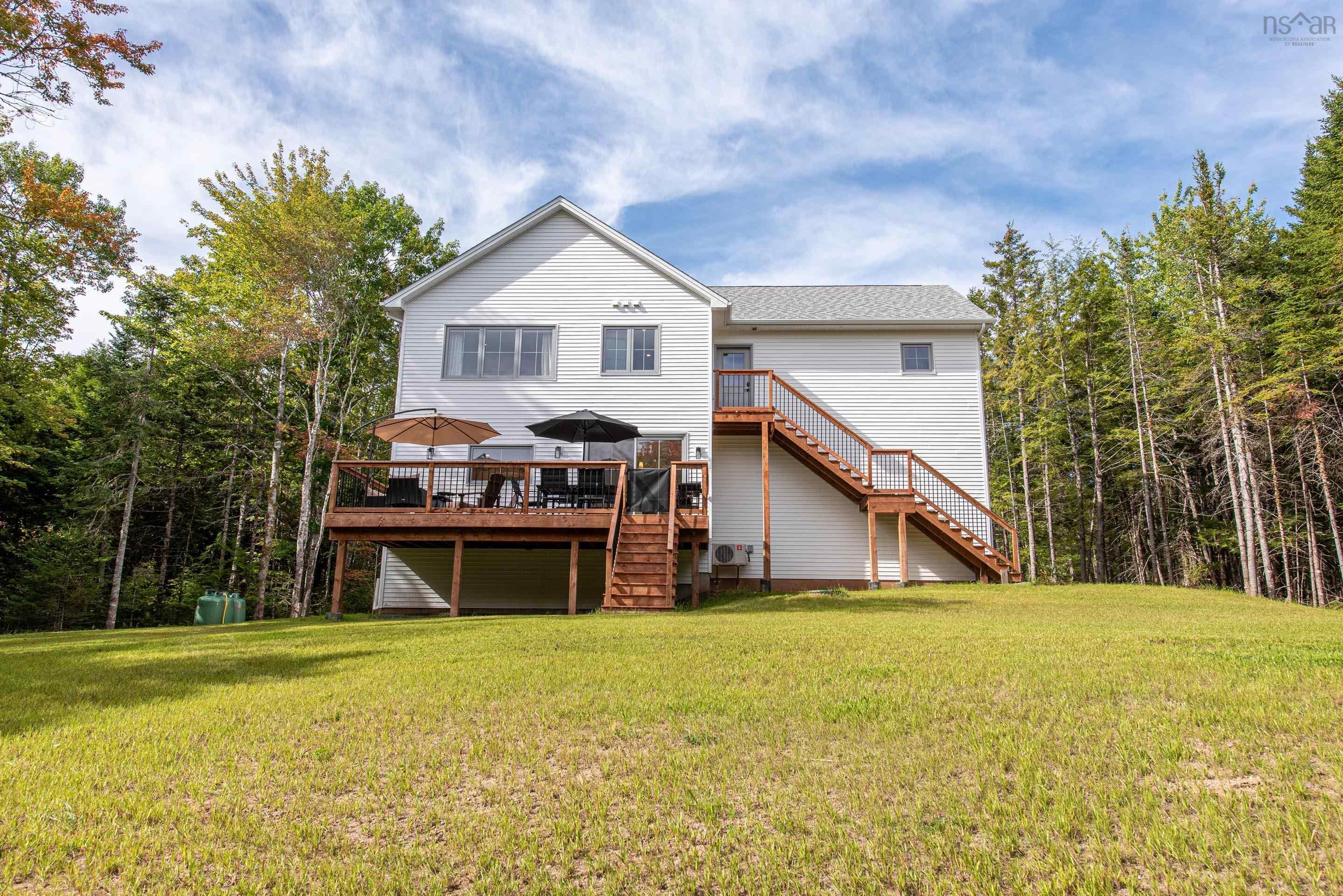 $1,079,900.00: 92 Double Lane, Oakfield