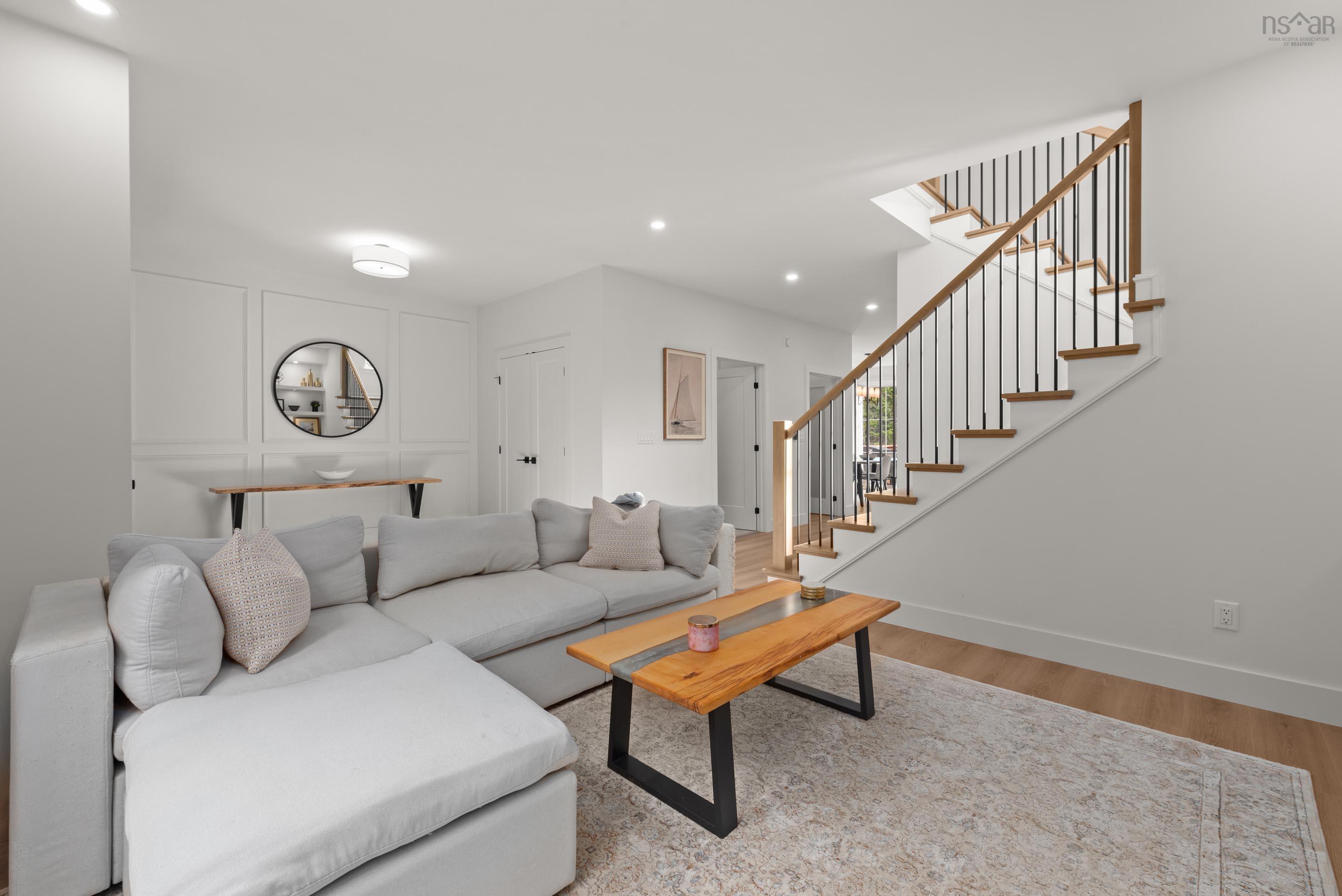 $1,079,900.00: 92 Double Lane, Oakfield