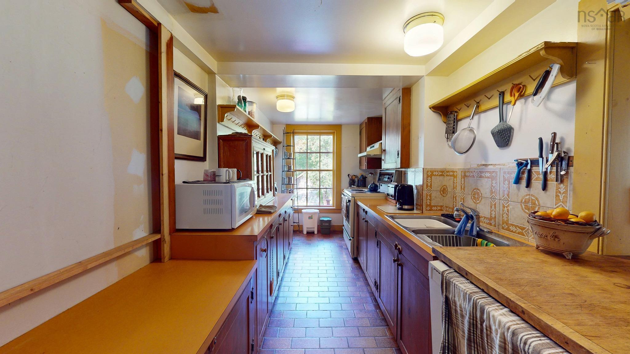 $850,000.00: 654 Main Street, Wolfville