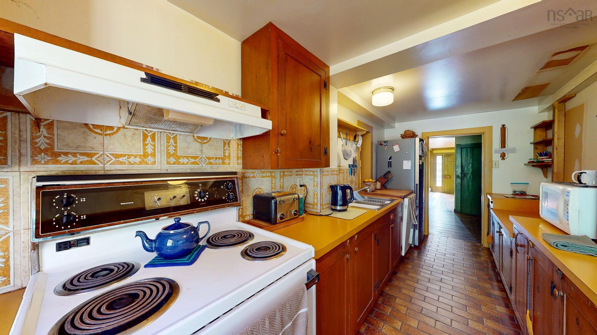 $850,000.00: 654 Main Street, Wolfville