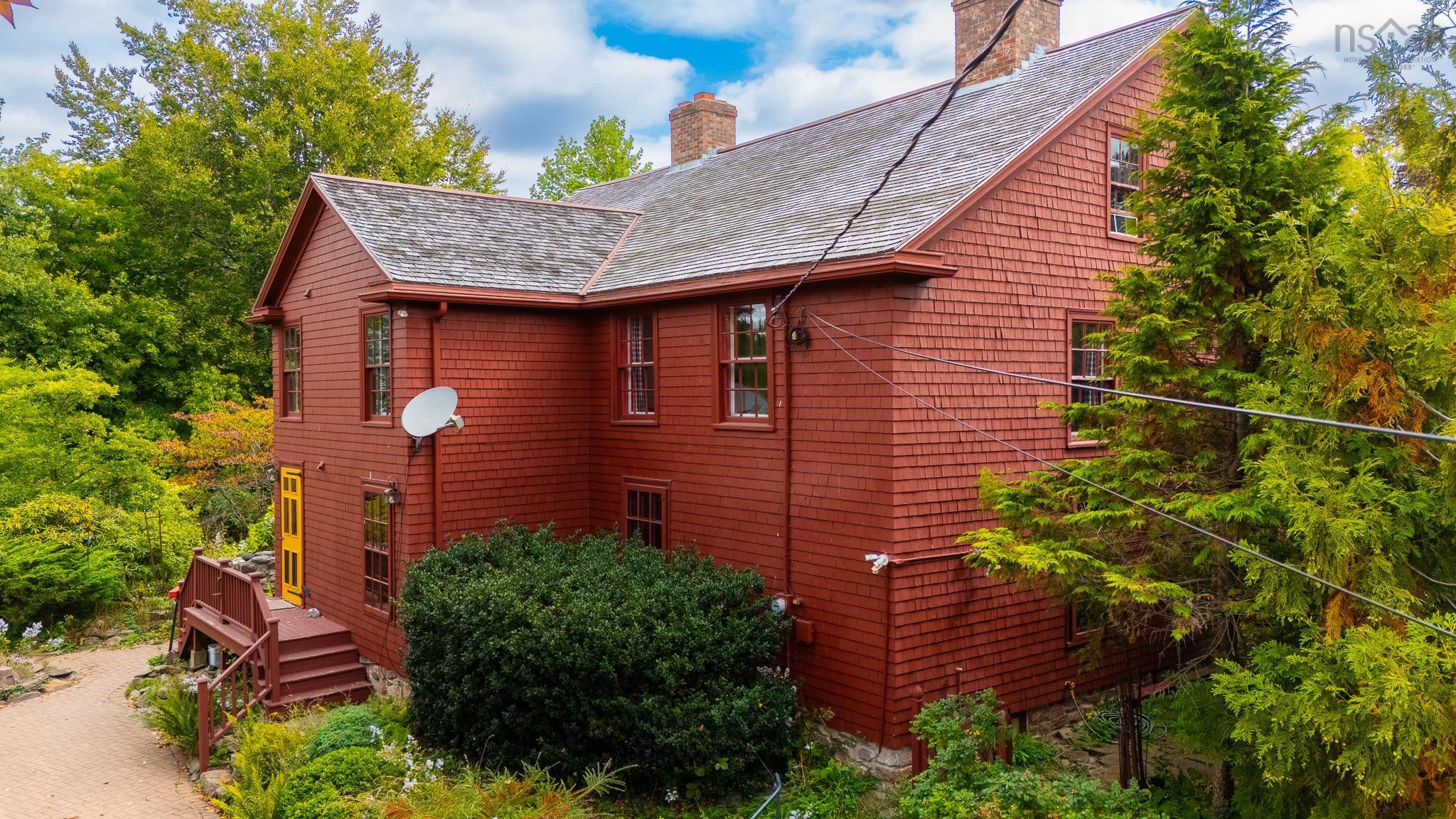 $850,000.00: 654 Main Street, Wolfville