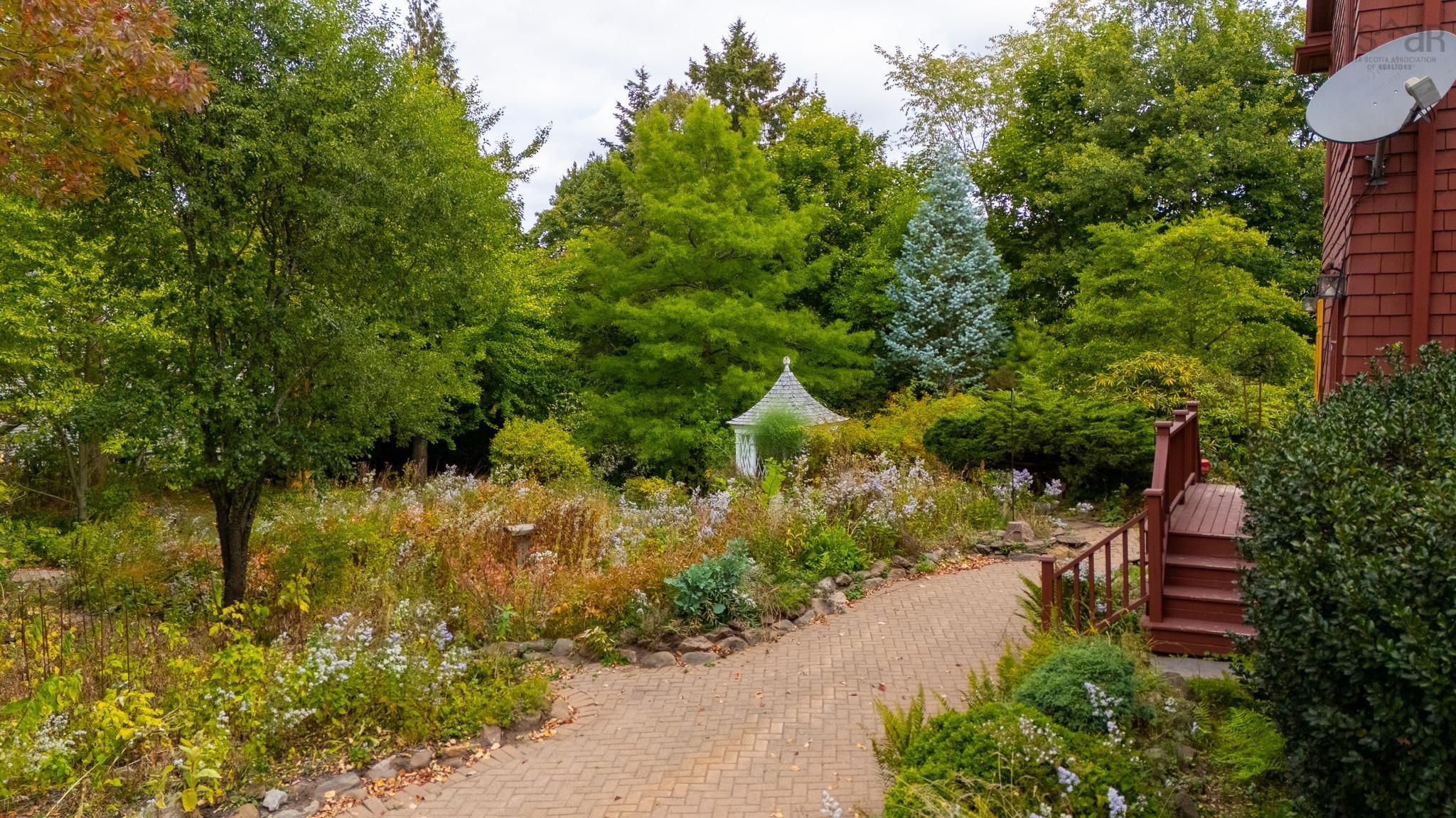 $850,000.00: 654 Main Street, Wolfville