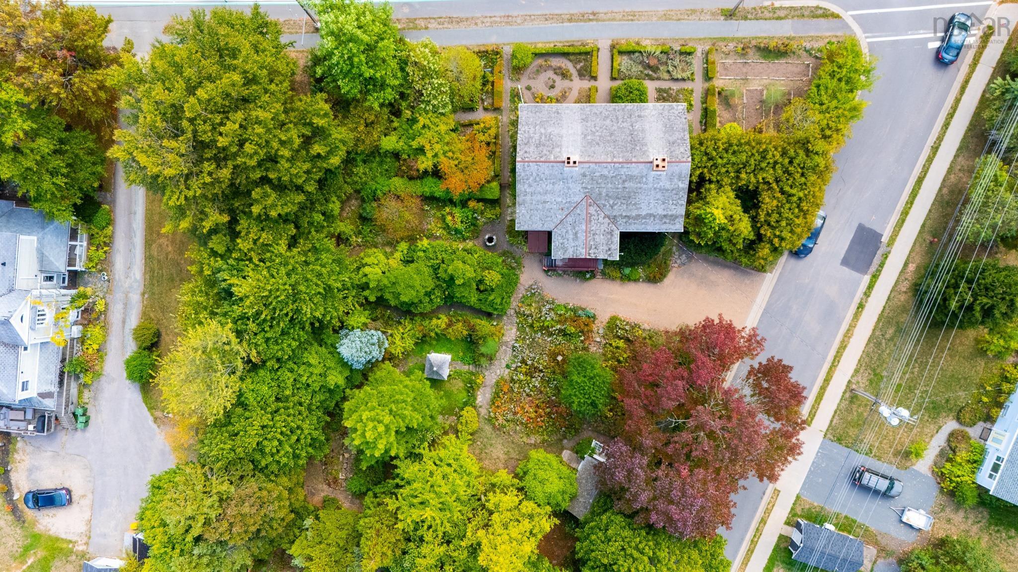 $850,000.00: 654 Main Street, Wolfville