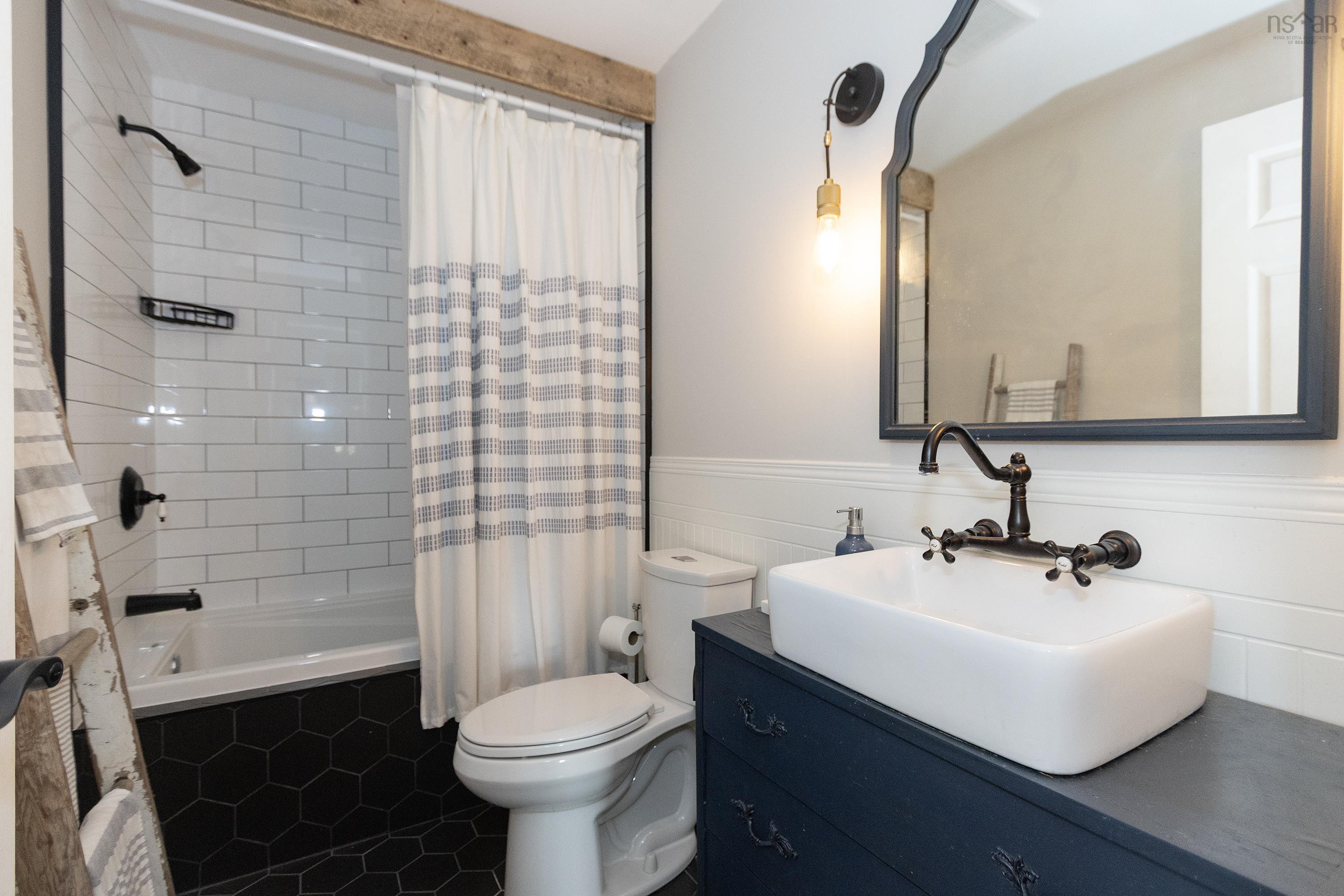 $1,099,900.00: 53 Leonard Drive, Mattatall Lake