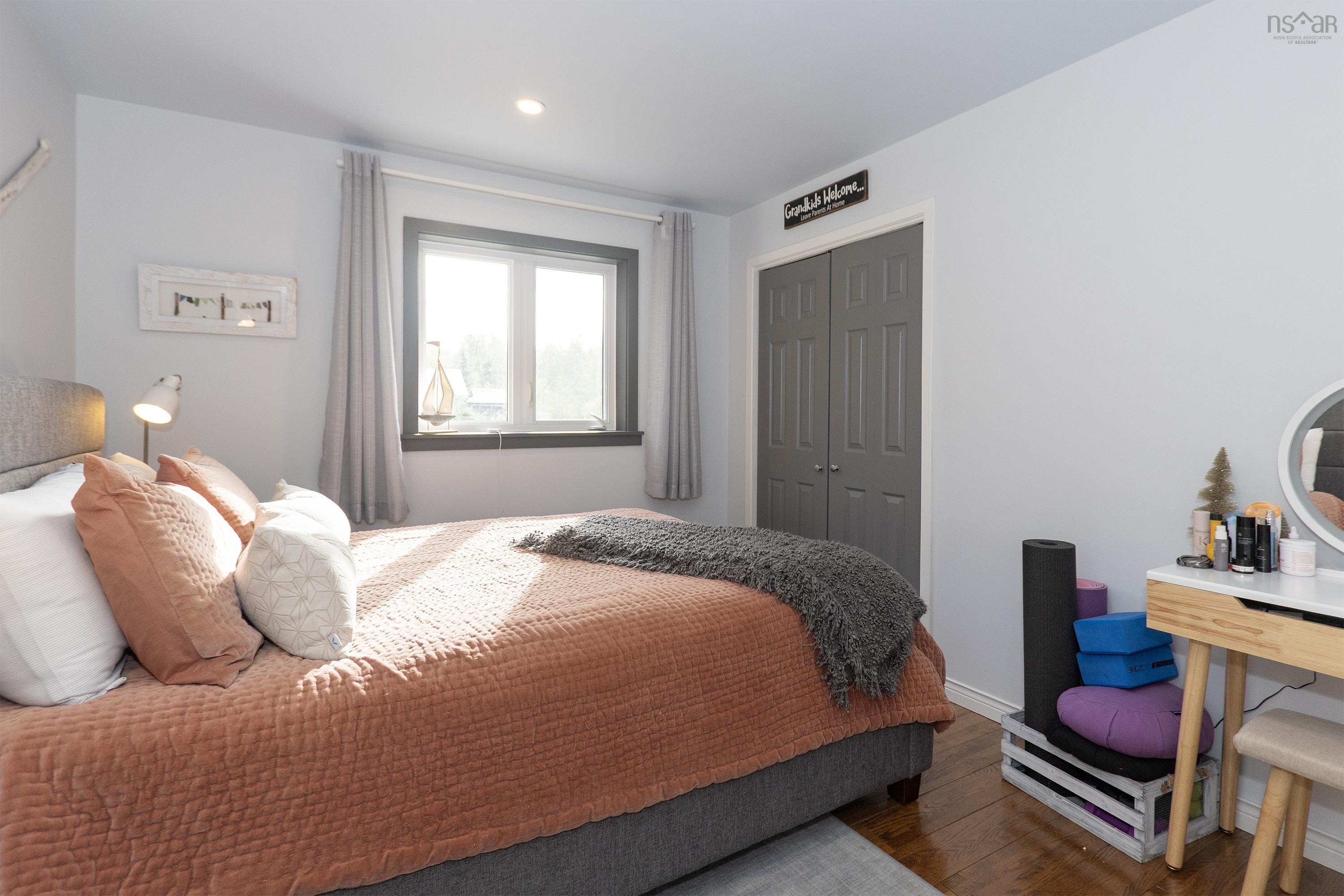 $1,099,900.00: 53 Leonard Drive, Mattatall Lake