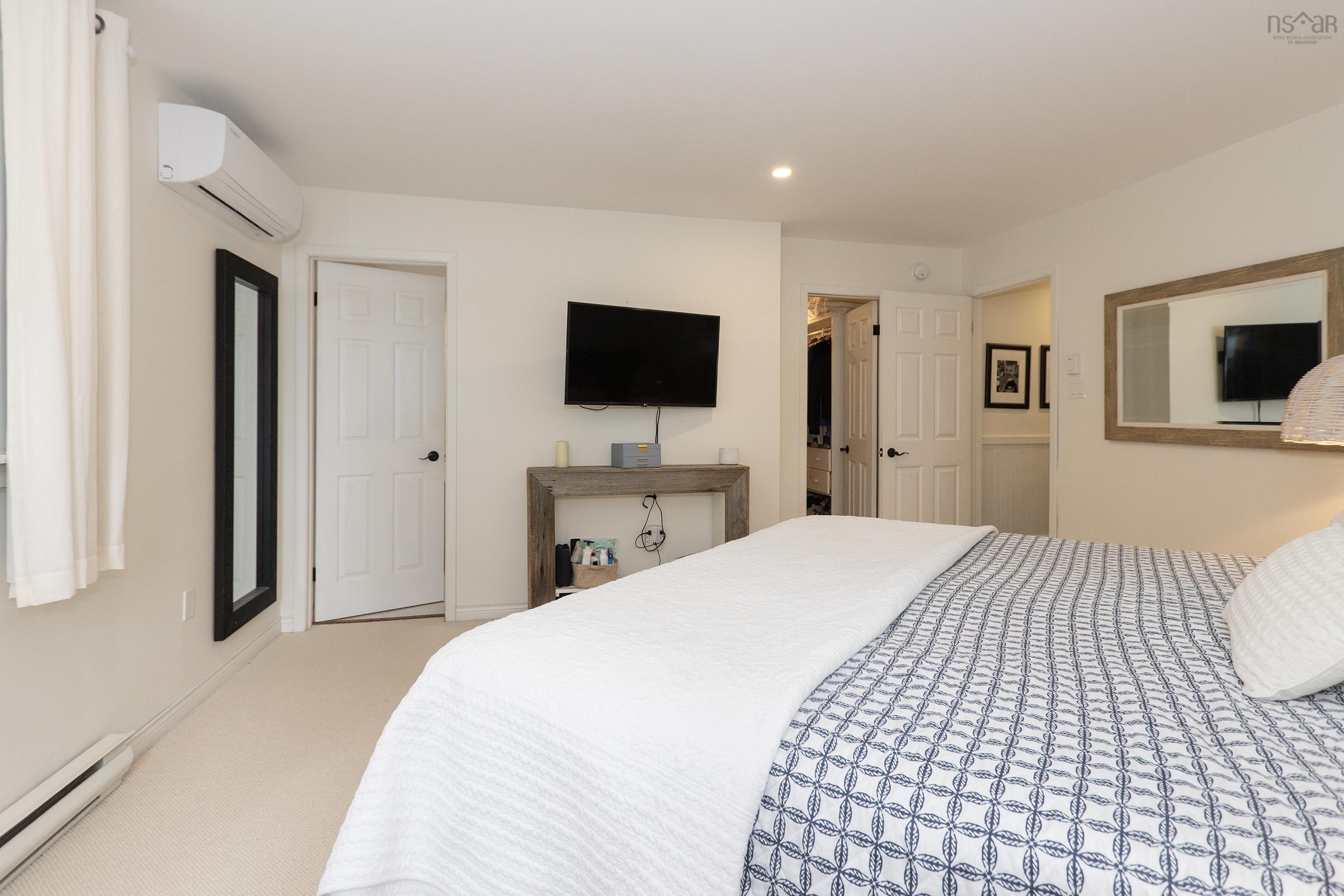 $1,099,900.00: 53 Leonard Drive, Mattatall Lake