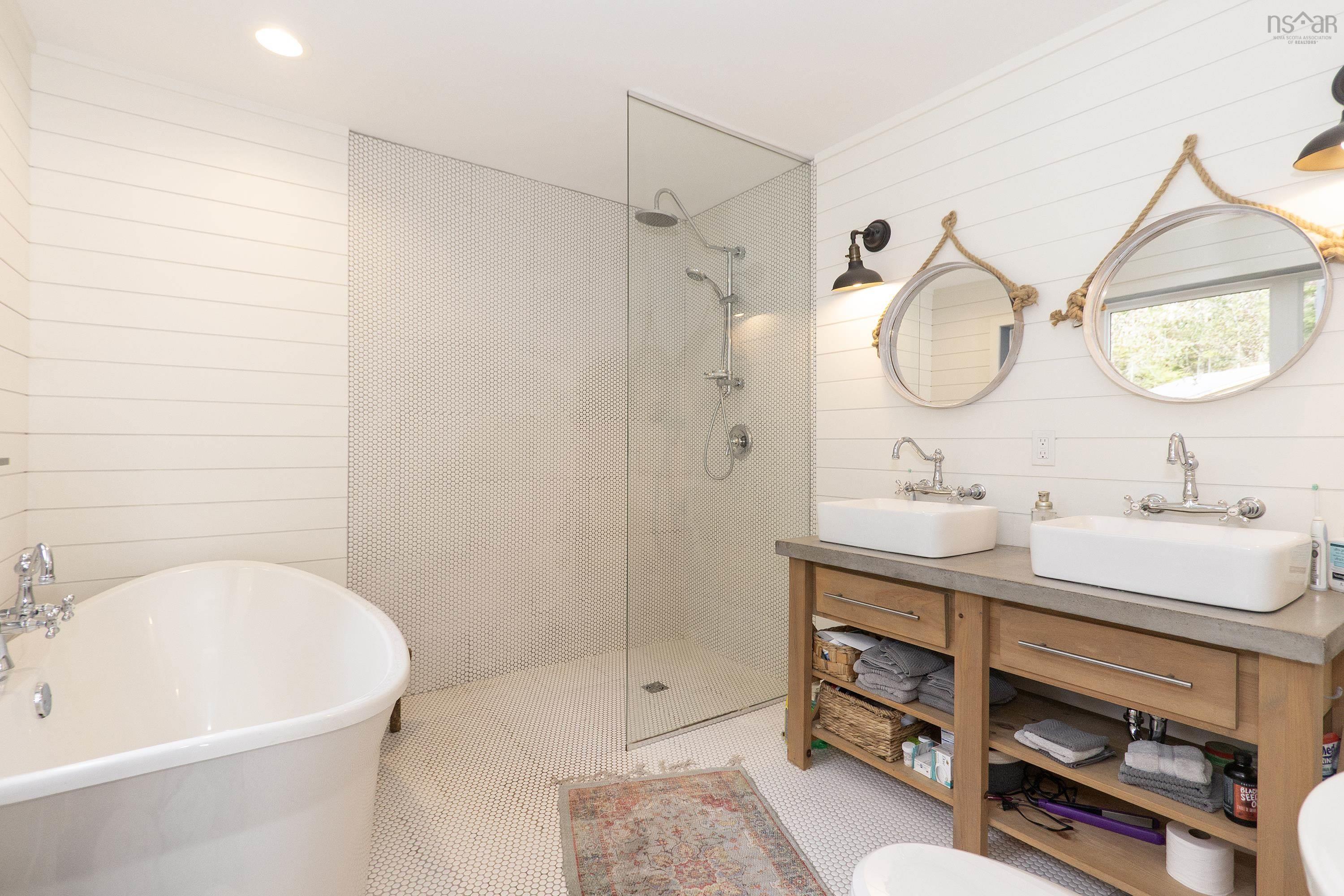 $1,099,900.00: 53 Leonard Drive, Mattatall Lake