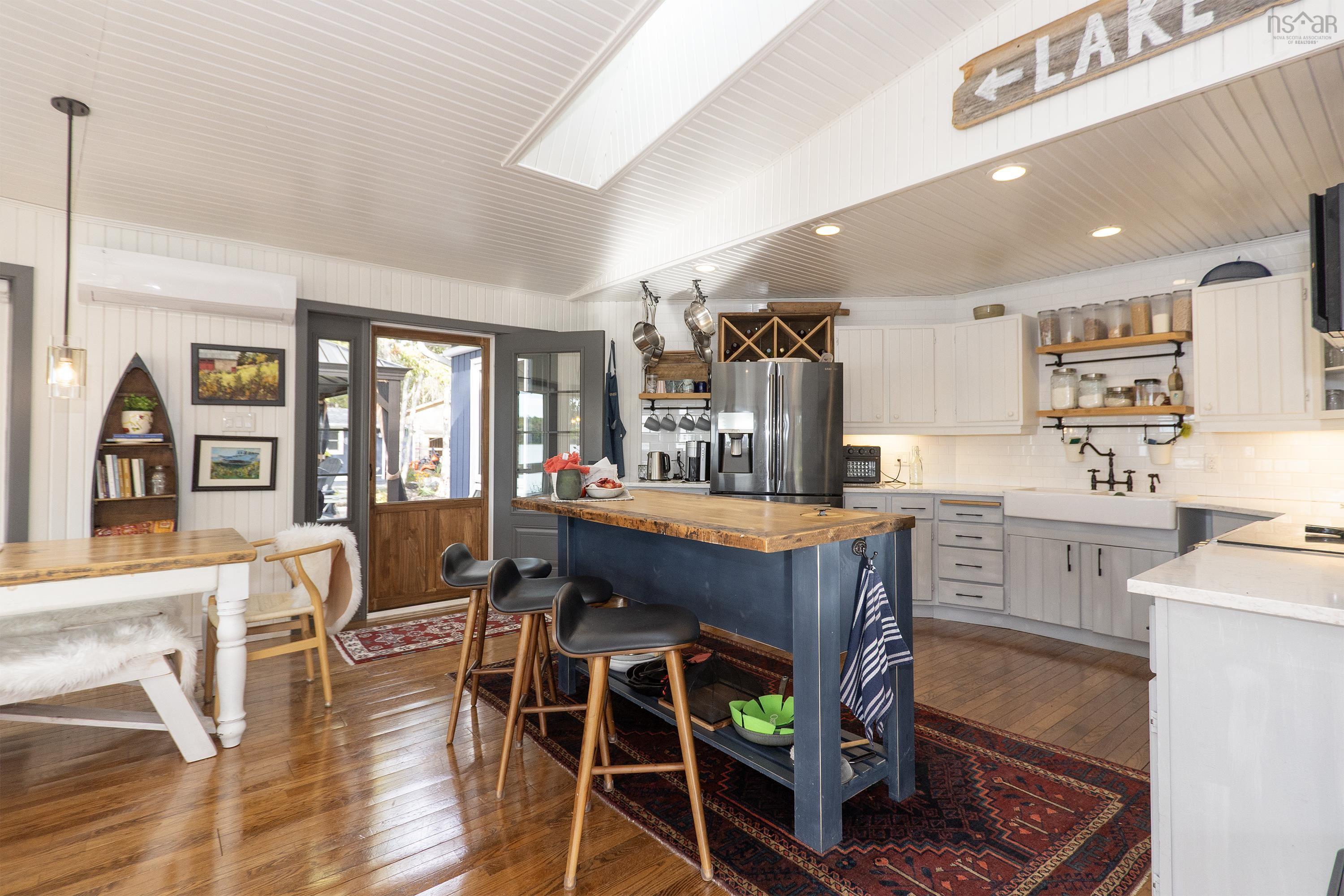 $1,099,900.00: 53 Leonard Drive, Mattatall Lake