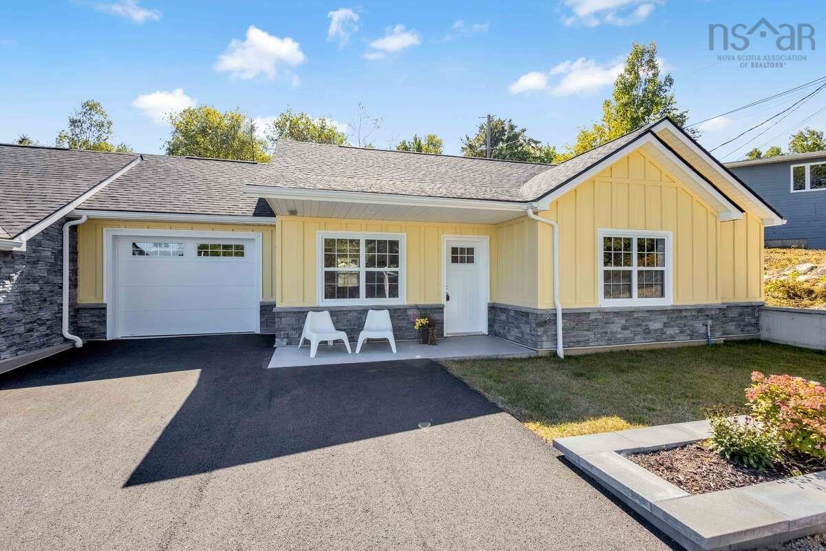 $418,900.00: 11 Lions Club Road, Fox Point