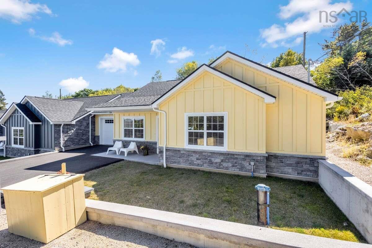 $418,900.00: 11 Lions Club Road, Fox Point