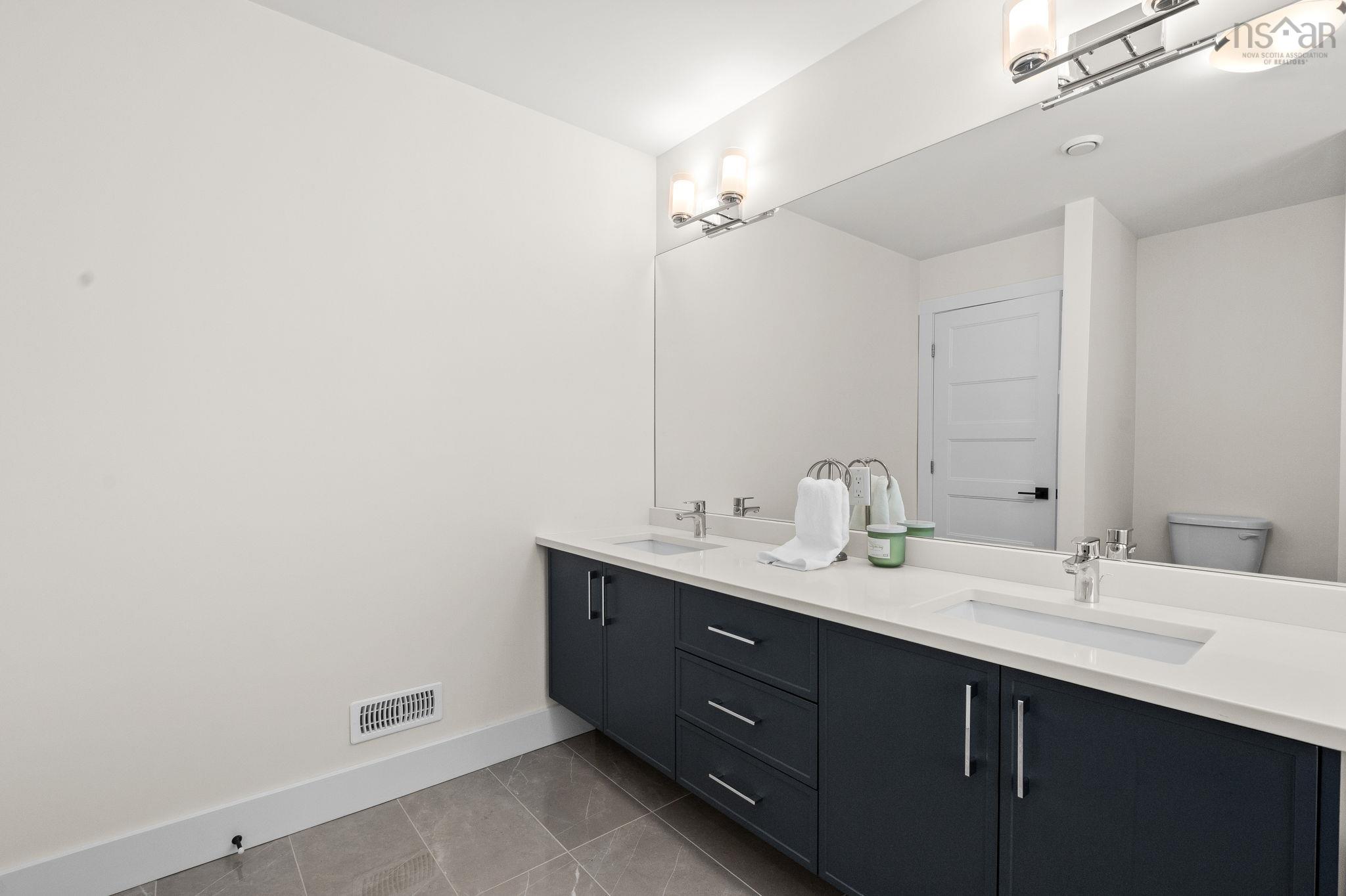 $969,900.00: 52 Innsbrook Way, Bedford