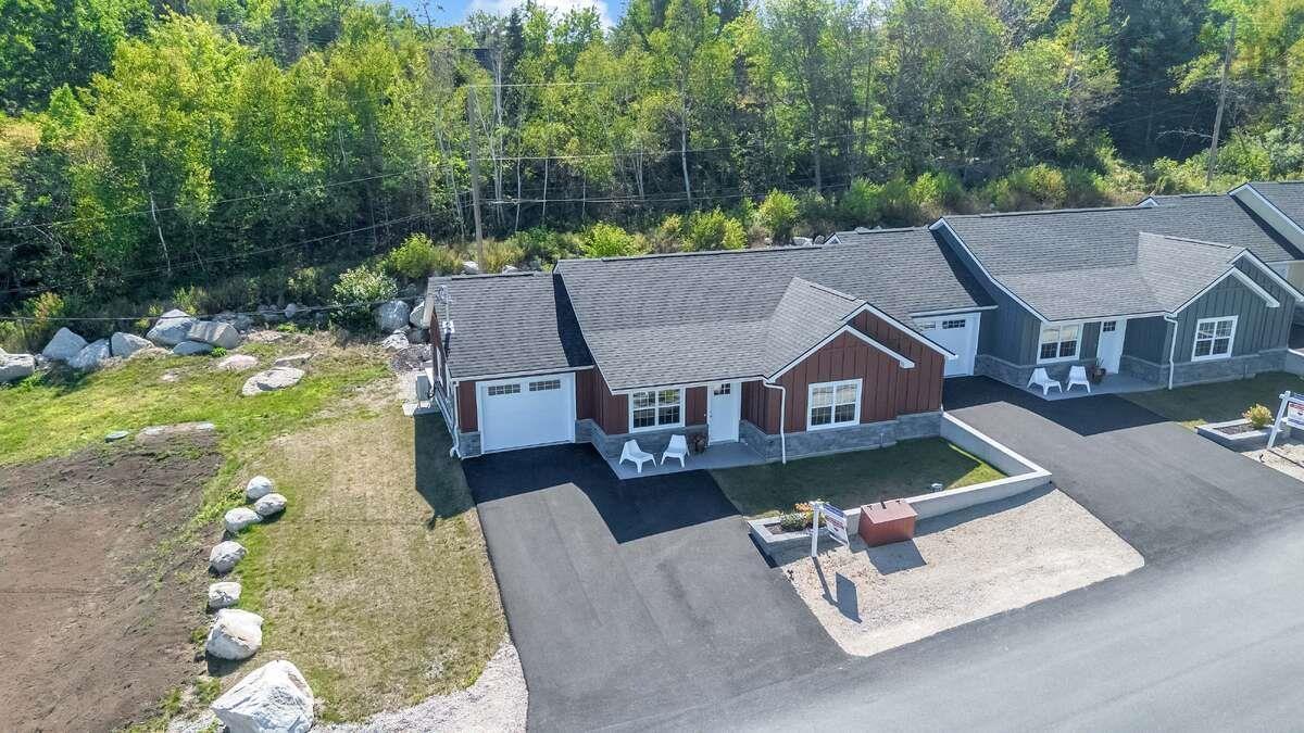 $423,900.00: 7 Lions Club Road, Fox Point