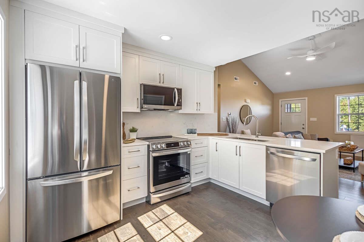 $423,900.00: 7 Lions Club Road, Fox Point