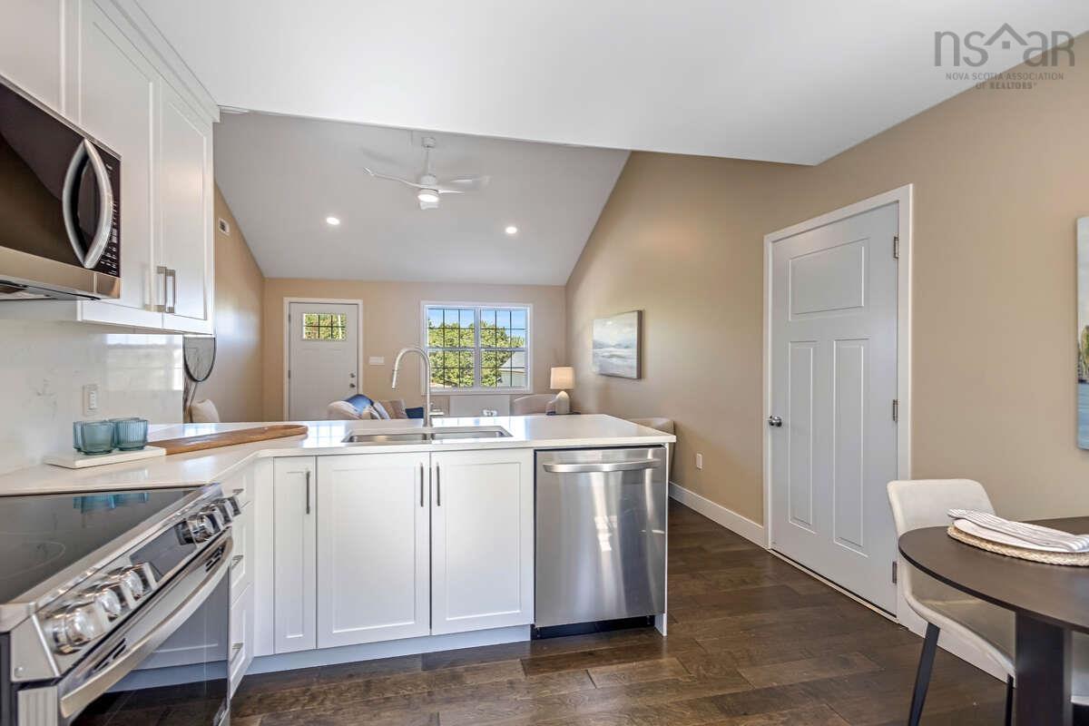 $423,900.00: 7 Lions Club Road, Fox Point