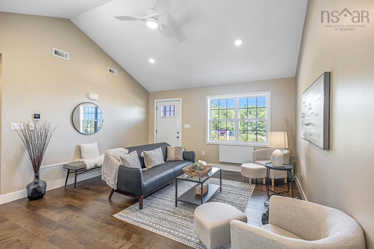 $423,900.00: 7 Lions Club Road, Fox Point