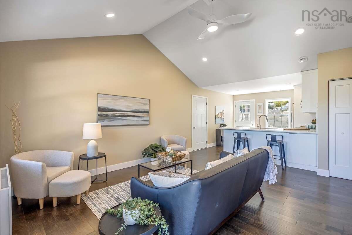 $423,900.00: 7 Lions Club Road, Fox Point