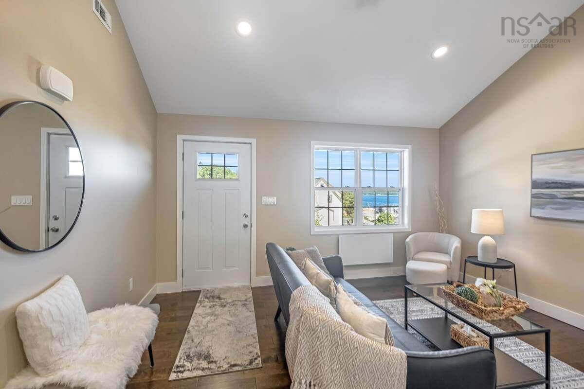 $423,900.00: 7 Lions Club Road, Fox Point