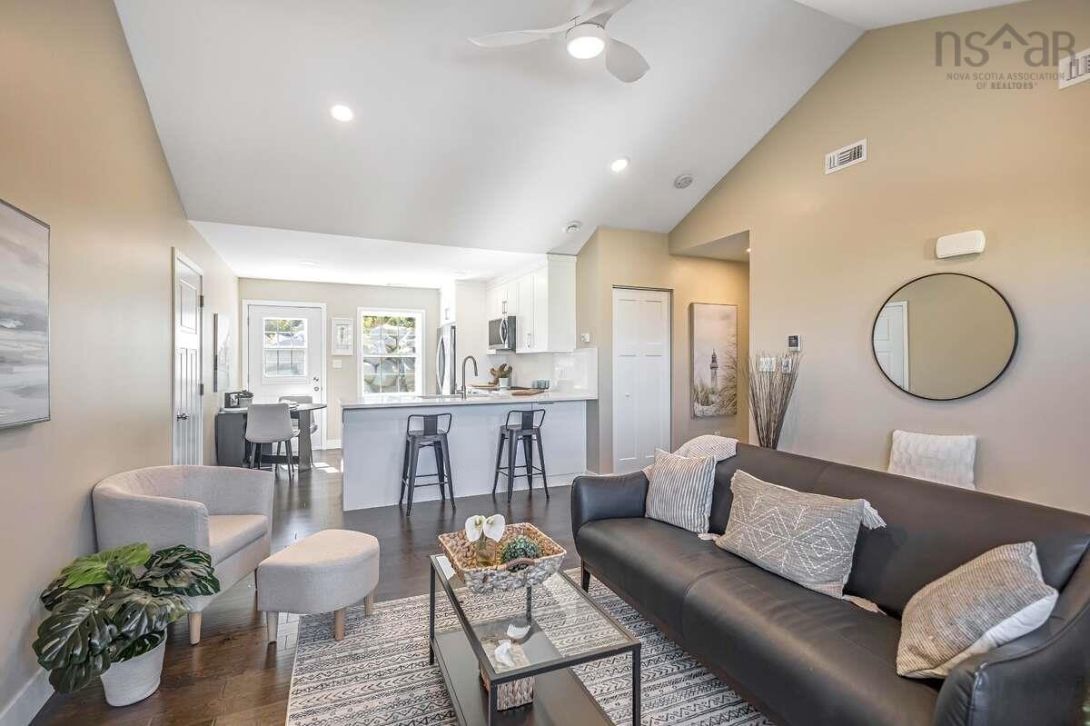 $423,900.00: 7 Lions Club Road, Fox Point