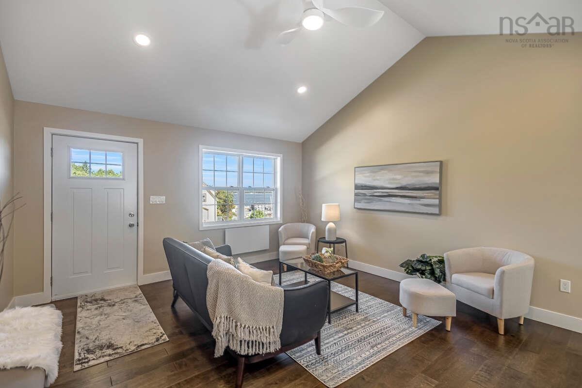 $423,900.00: 7 Lions Club Road, Fox Point