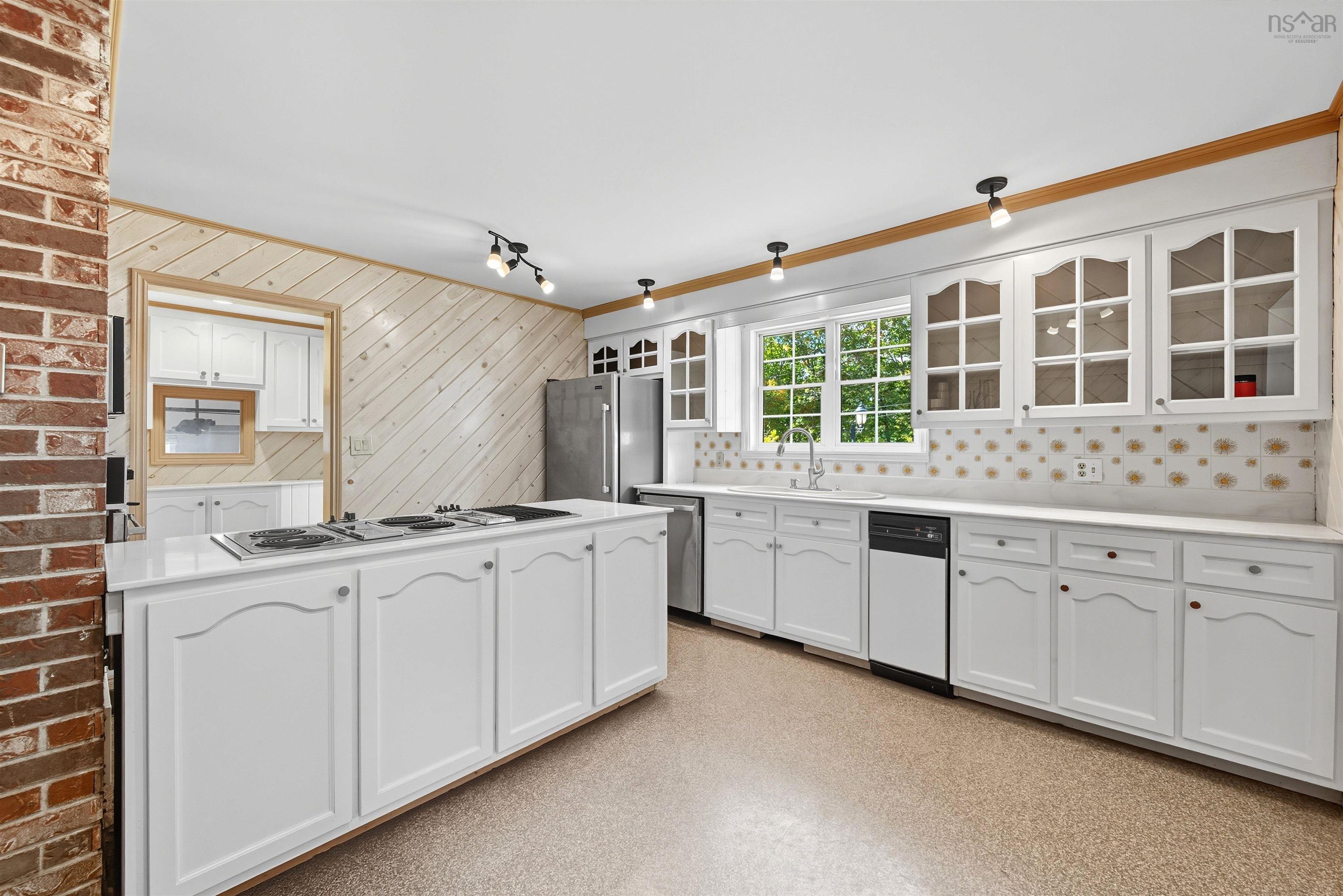 206 Lakeview Road, Lakeview, NS (MLS 202524902)