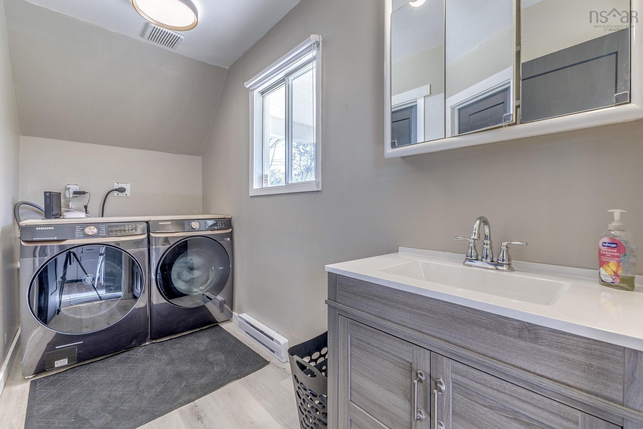 $439,990.00: 6157 Little Harbour Road, Kings Head