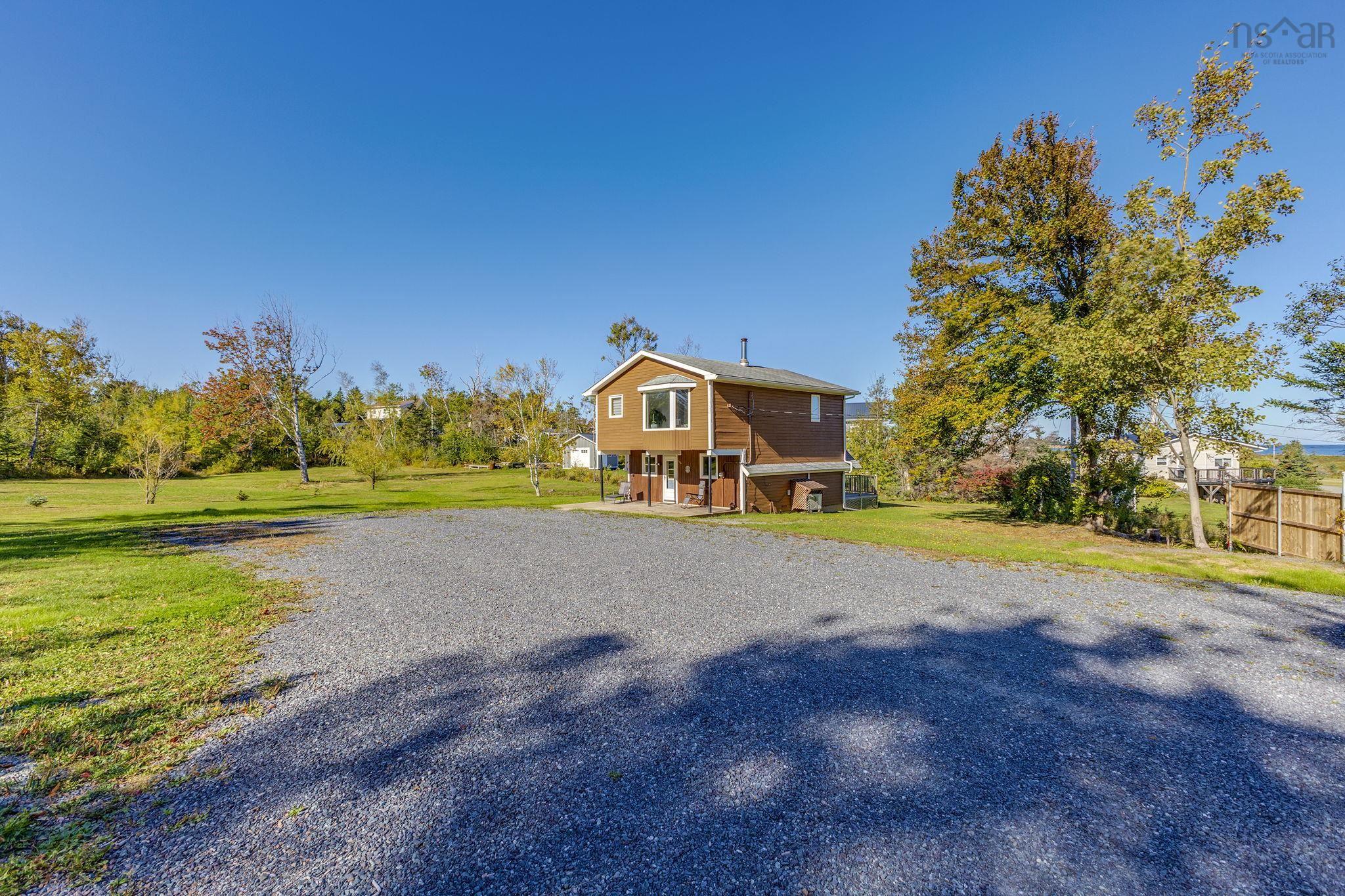 $439,990.00: 6157 Little Harbour Road, Kings Head